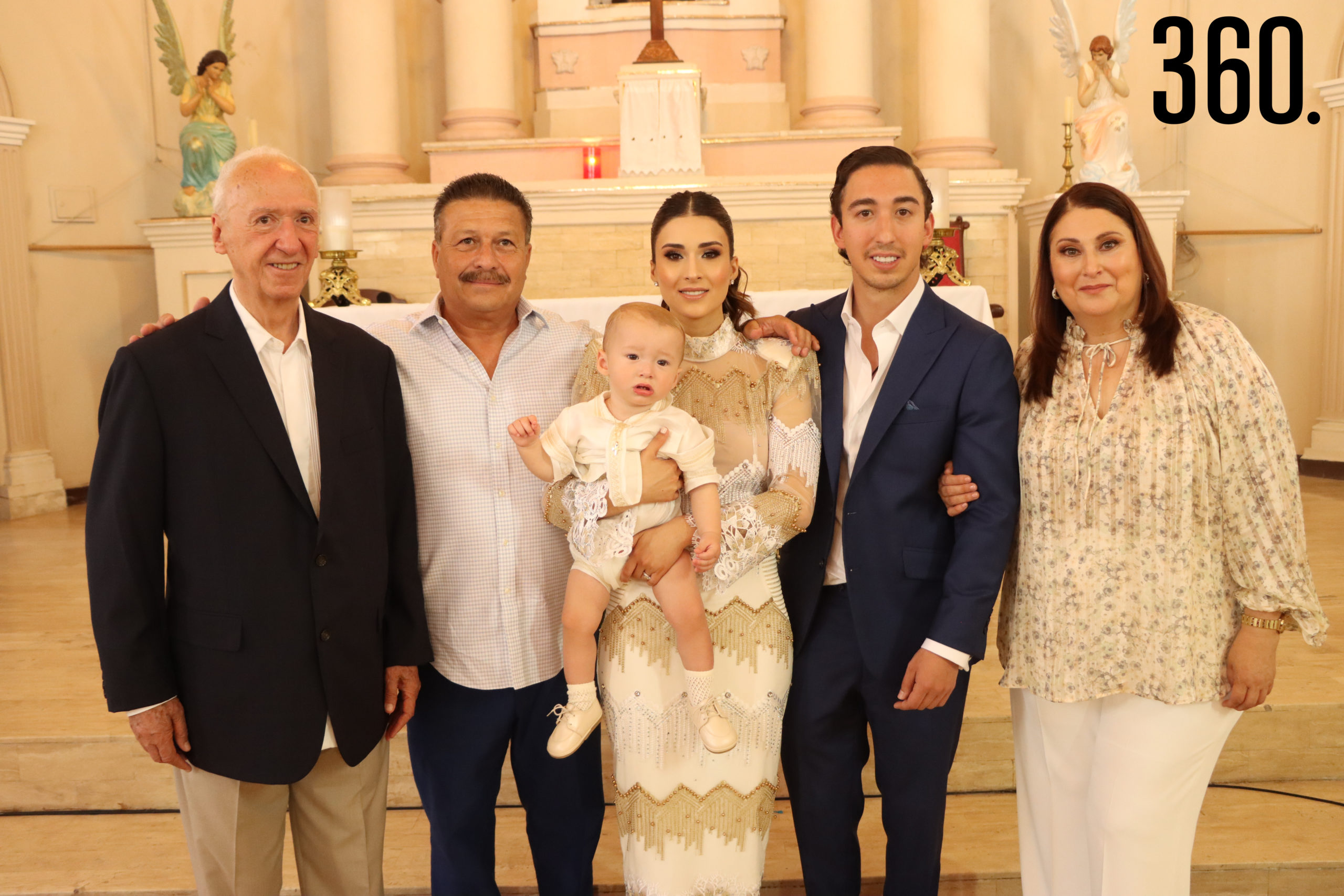 Álvaro con sus abuelos y papás, Álvaro Morales, Jorge Isaac Garza, Verónica Garza, Álvaro Morales y Carmen Arangua.