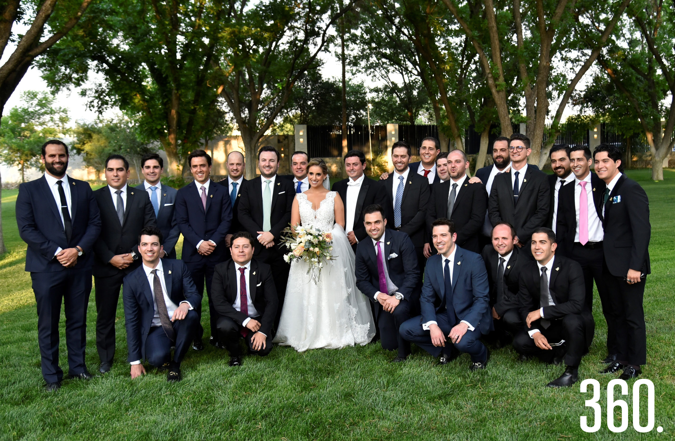 Minis Cesar y Ricardo Webb con sus amigos.