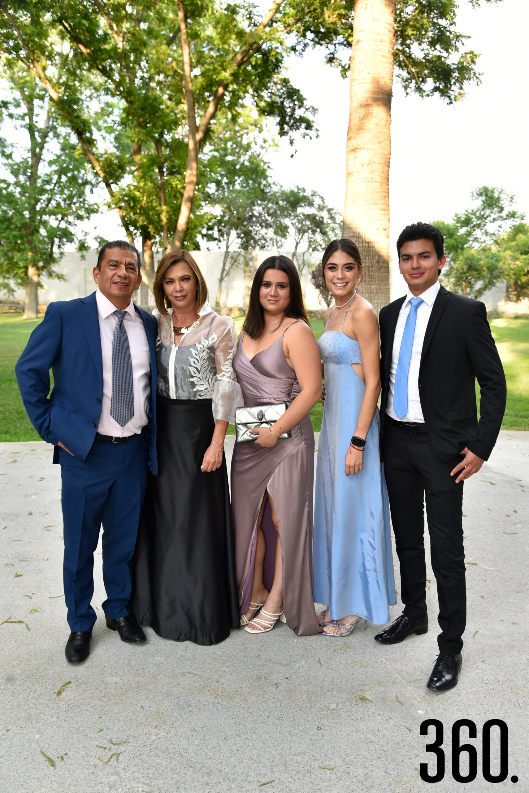 Rigoberto Becerra, Rosa Huerta, Paola Becerra, Pamela Baccarett y Daniel Becerra.