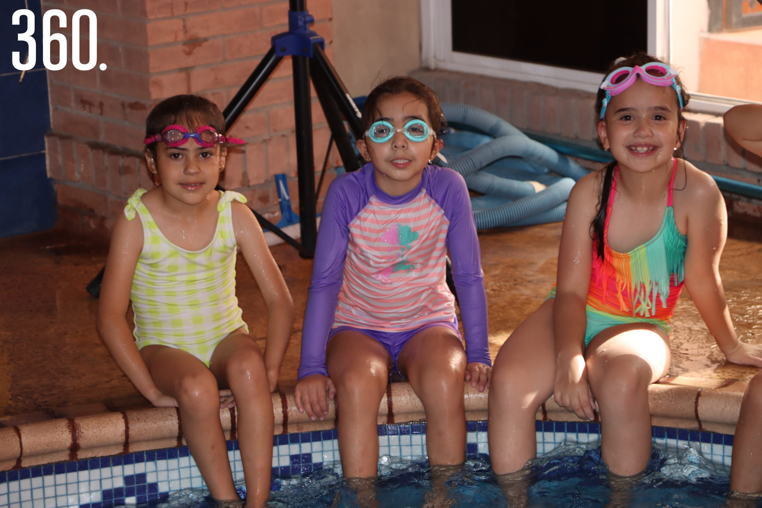 Amelia Saro, Ana Pao Soto y María Gómez.