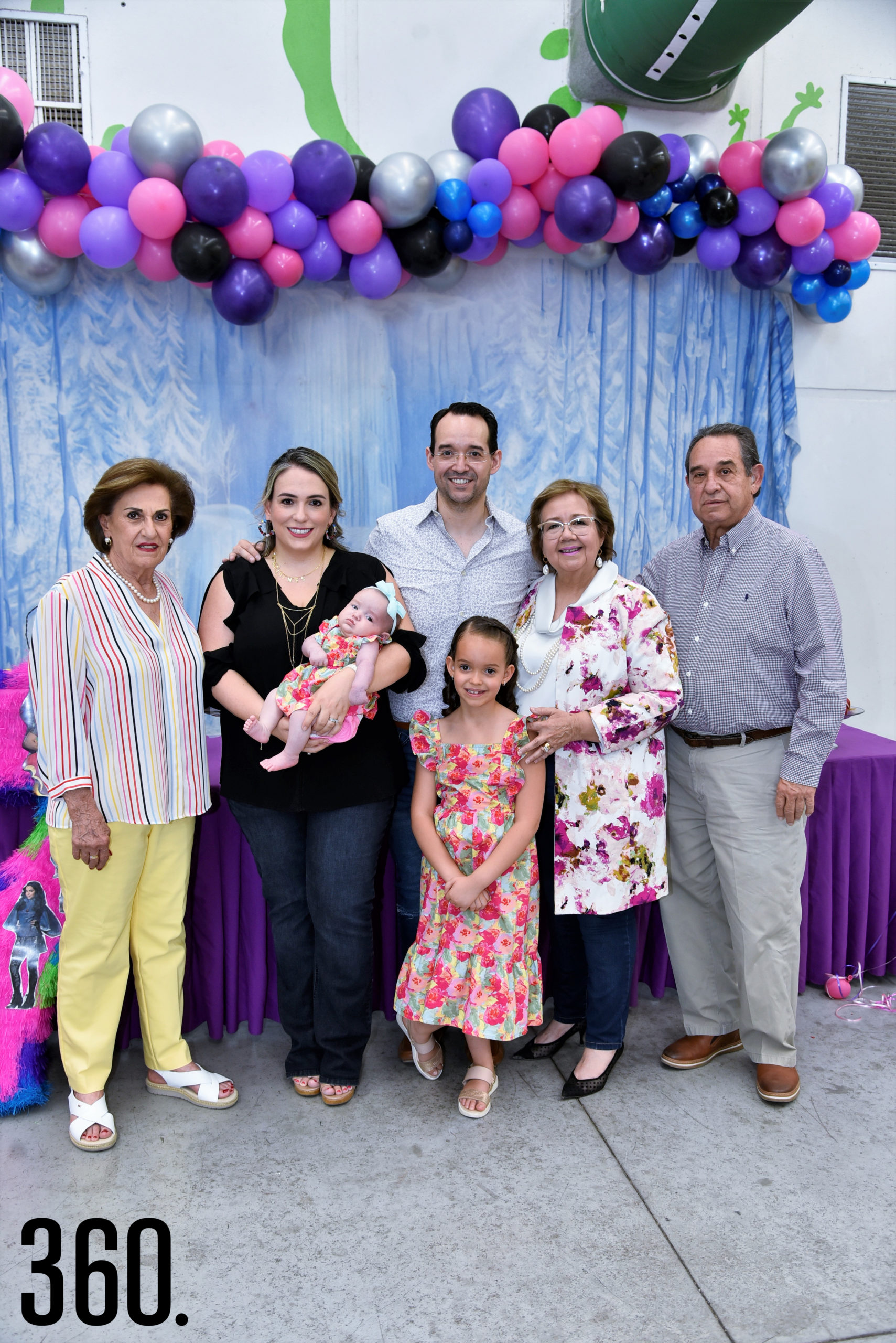 Kerime Dainitin, María Ines Valdés Dainitin, Javier Díaz Valdés, Lety Suday, Efrain Díaz, Eugenia Díaz Valdés y Emilia Díaz Valdés.