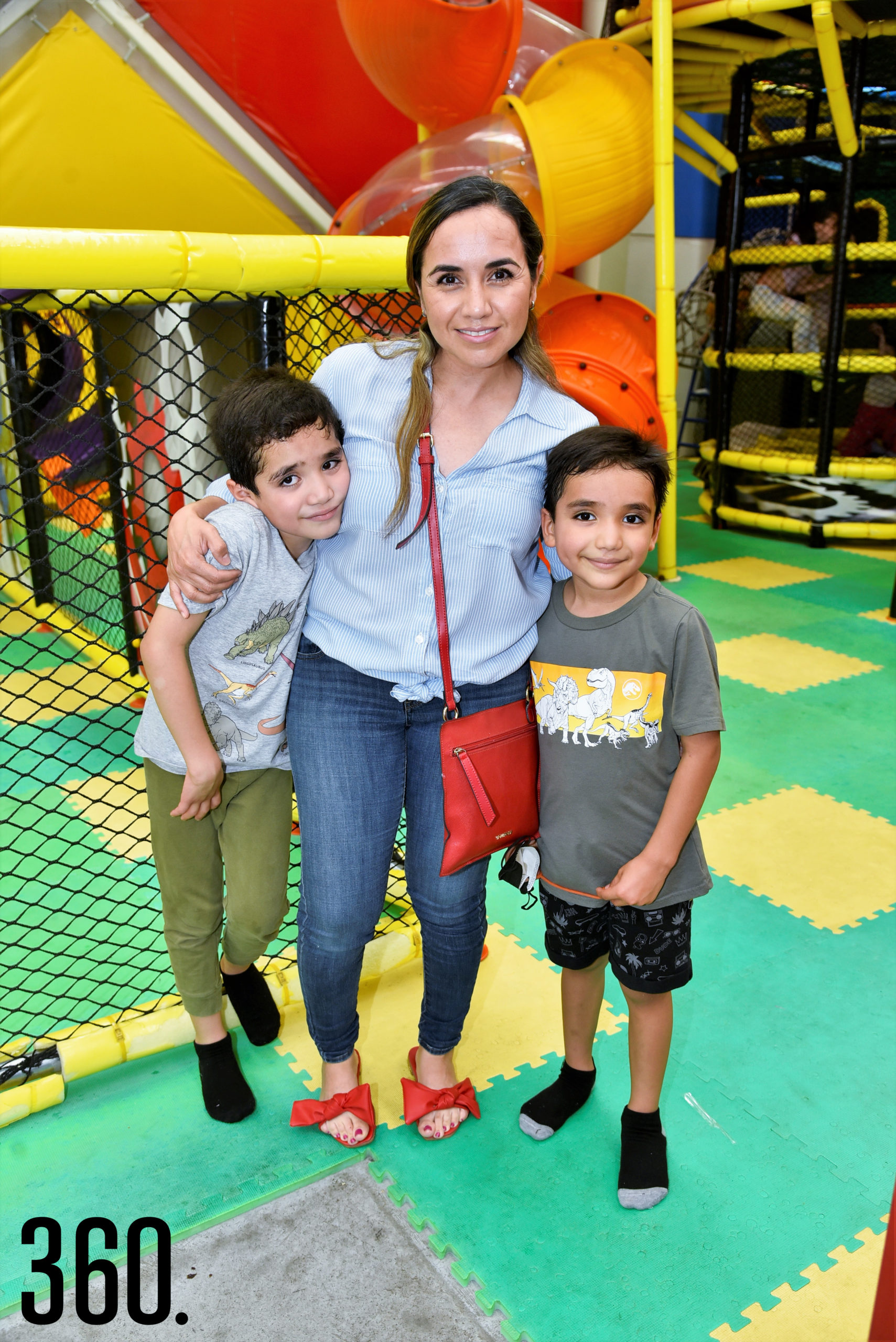 Patricio Valencia Castro, Cynthia Castro, Carlos Valencia Castro.