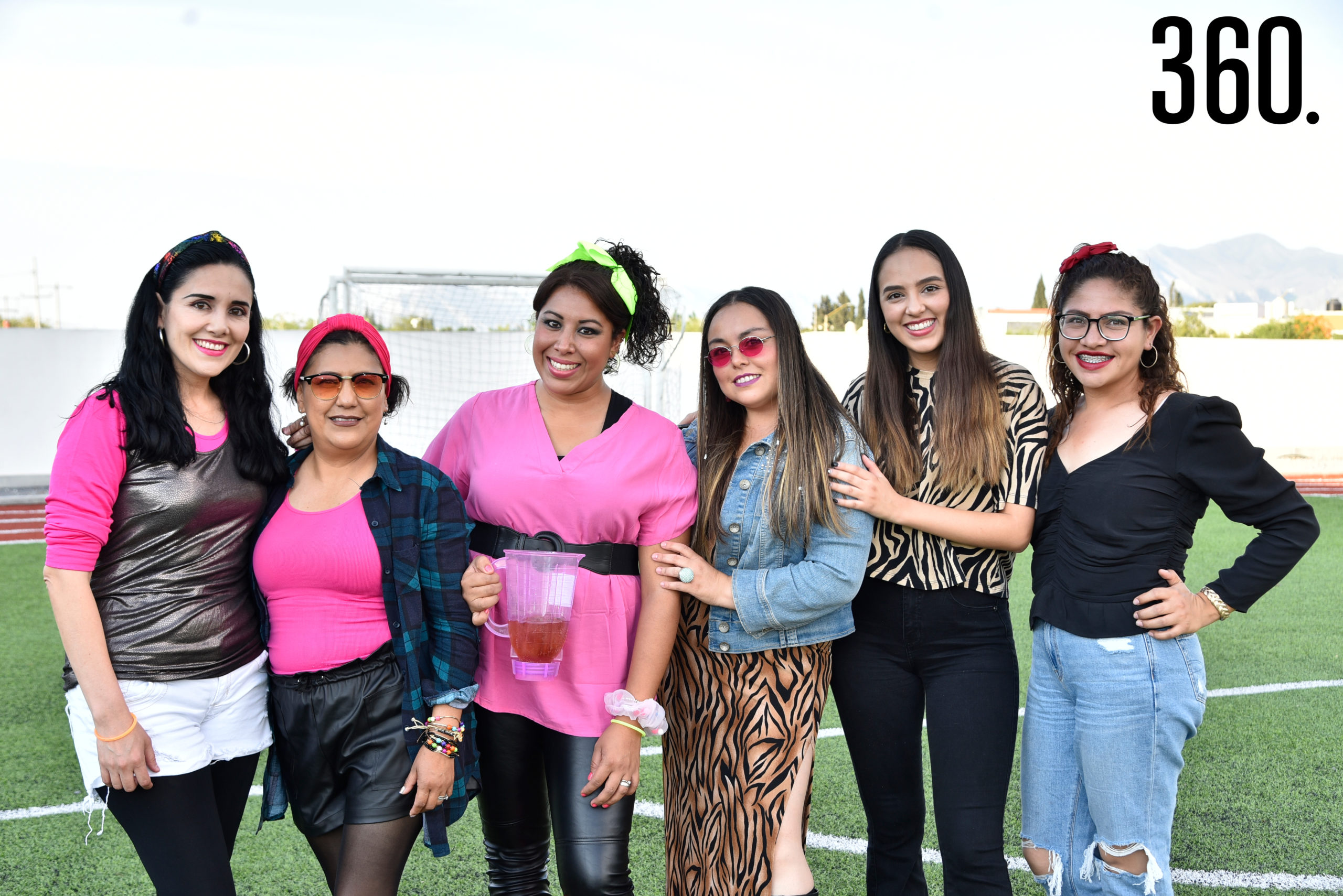 Fronda Garibay, Flor Salazar, Magali Gómez, Ale Saldaña, Natalia Saucedo y Juanita.