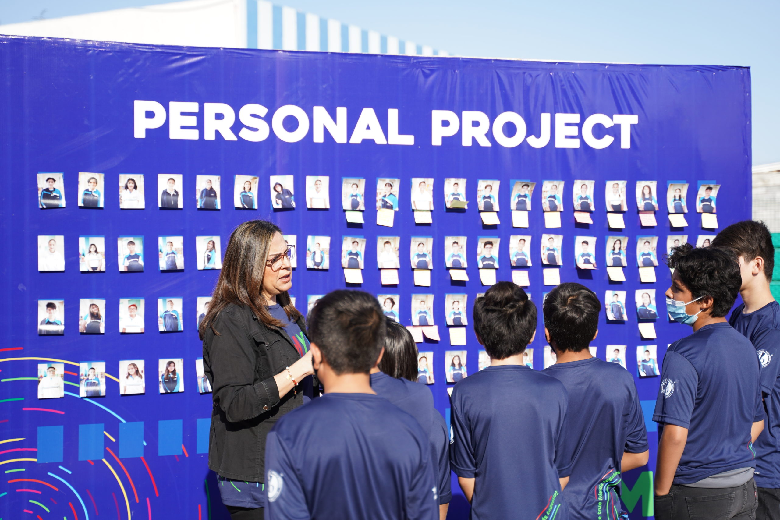 Malena Monroy trabajando con los alumnos en el Proyecto de Personal de Vida.