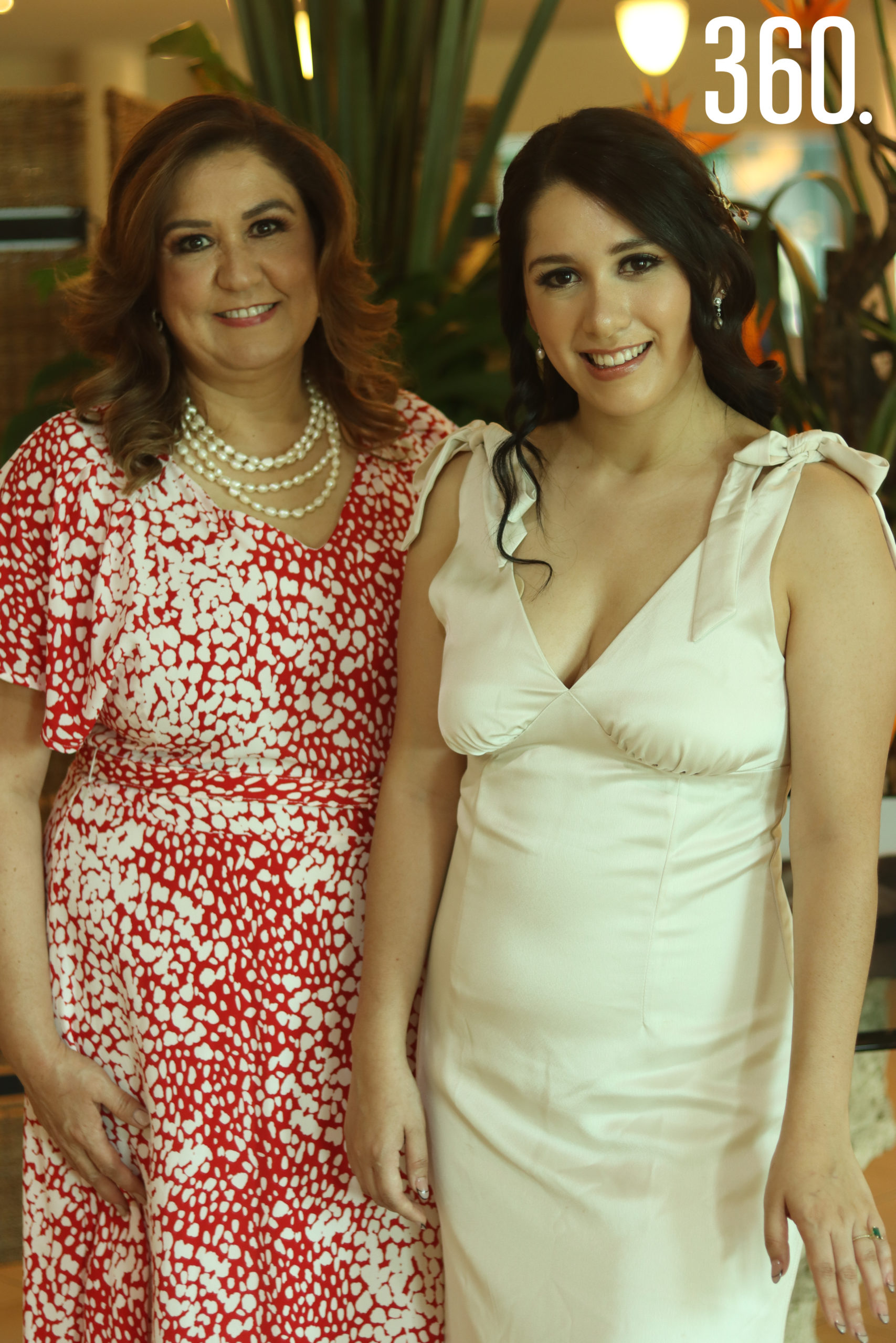 Laura con su madre, Laura Esthela Valdéz.