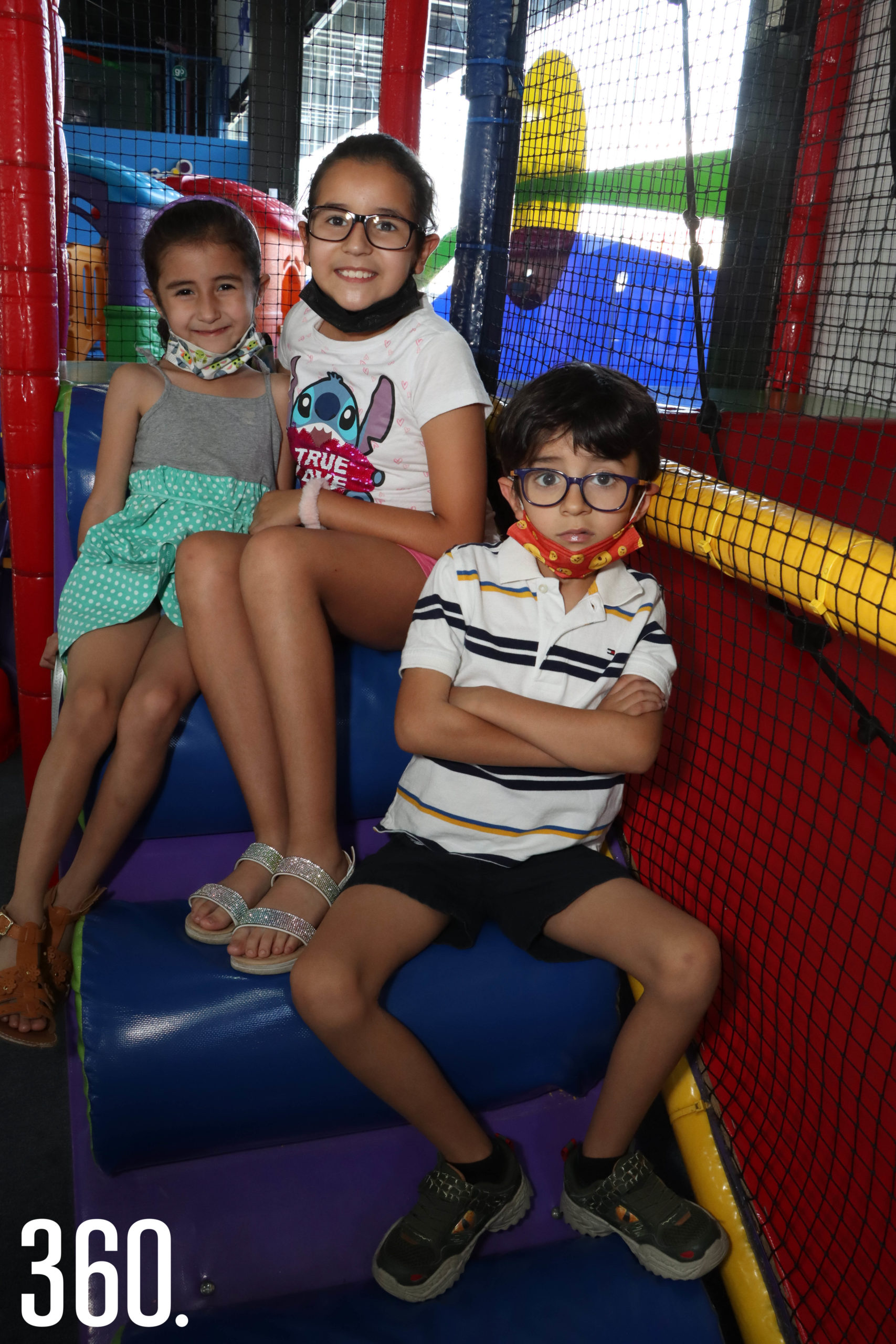 Constanza, María José y Lucas Toro Valdés.