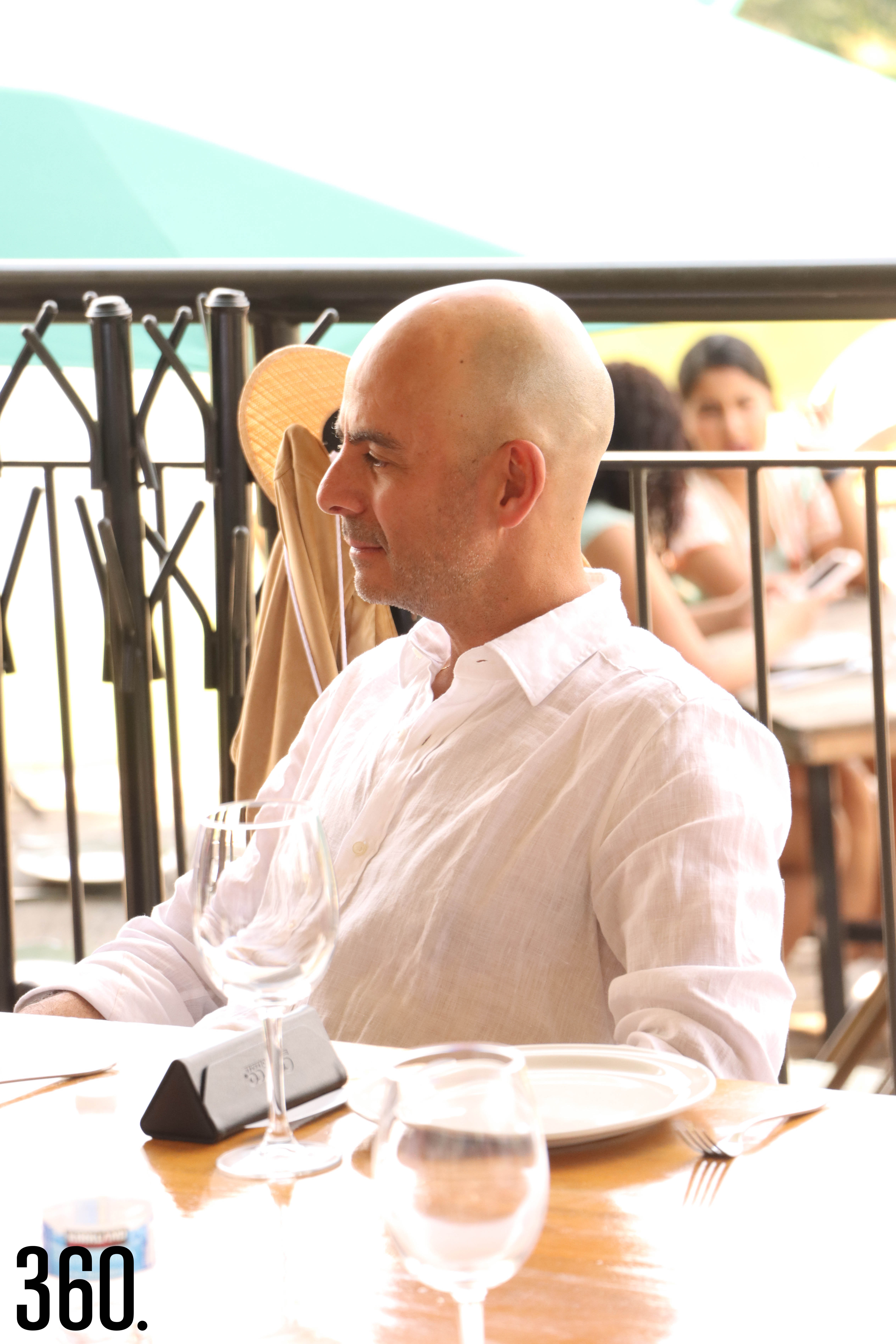 René León.