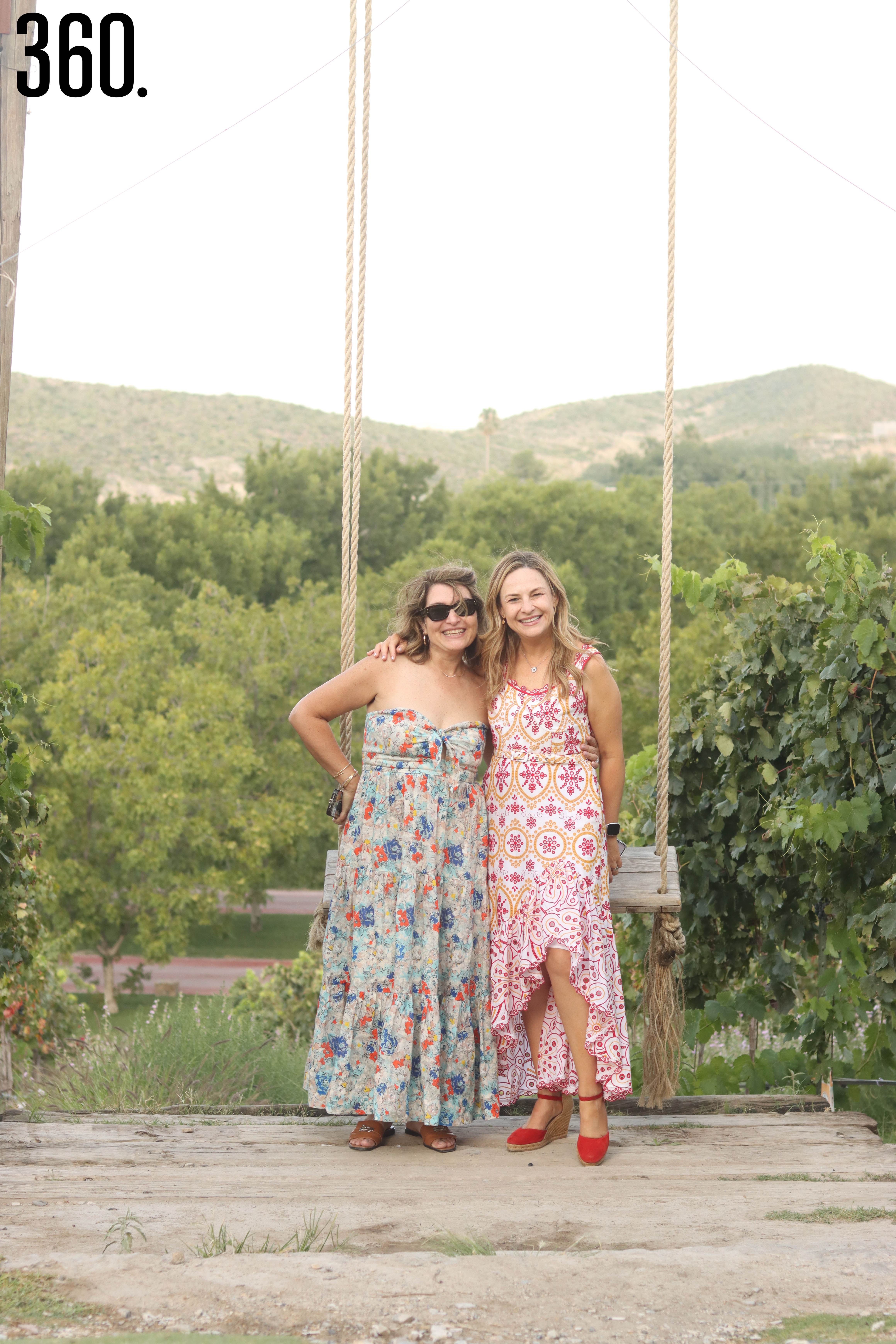 Paola Magaña y Lizzy Peña.