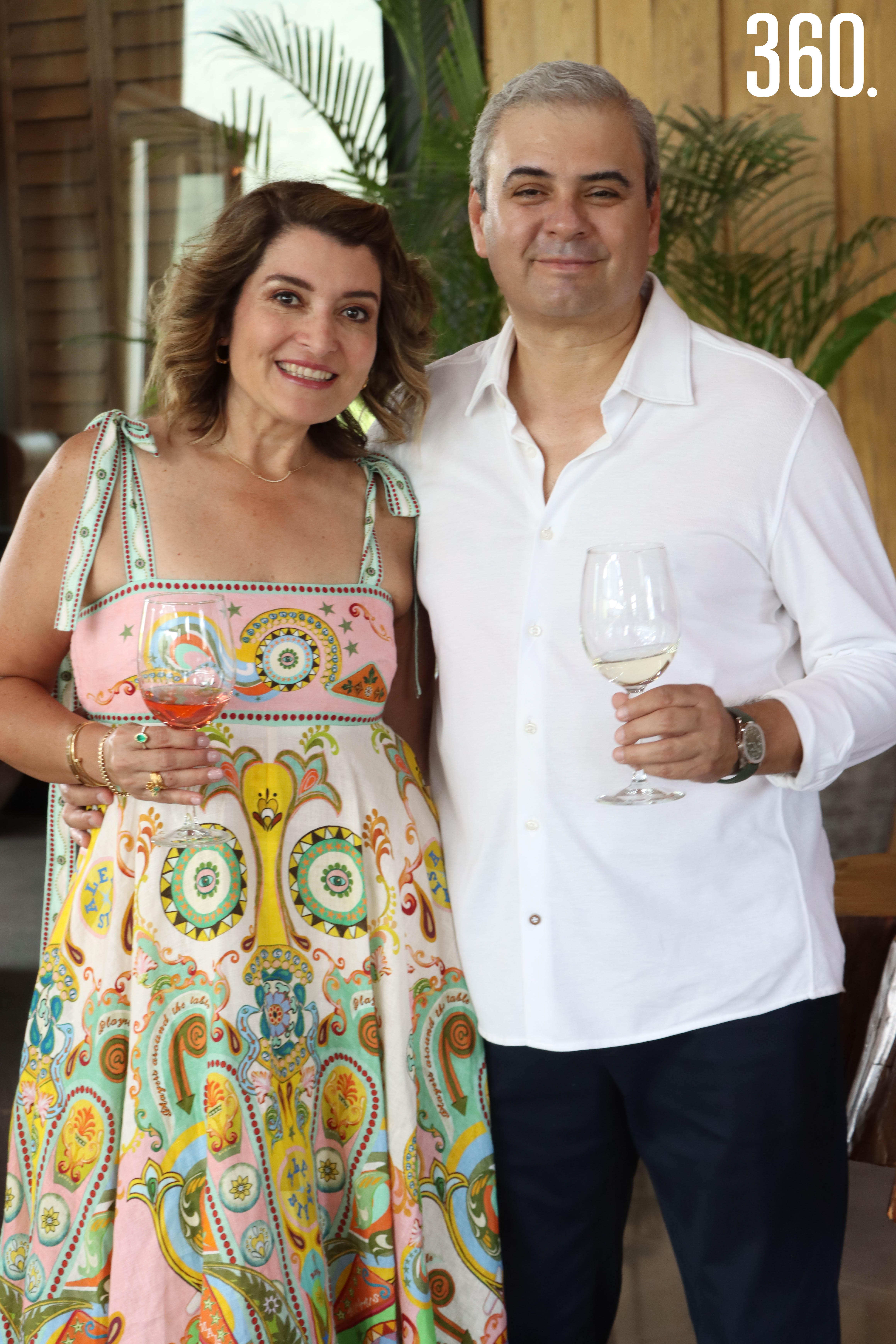 Paola y Octavio Pérez.
