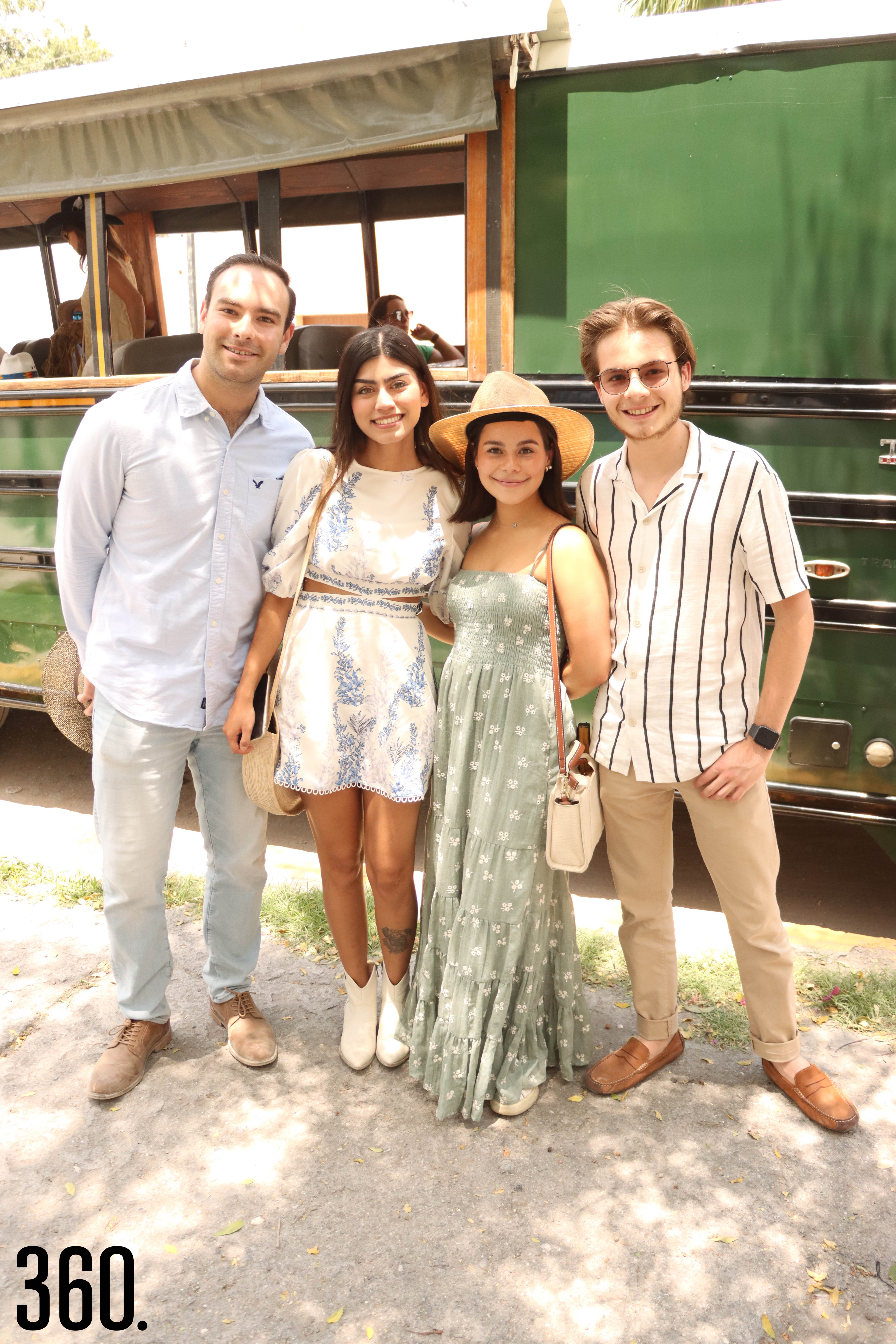 Andrés Peña, Karime López, Isabel y Fernando León.