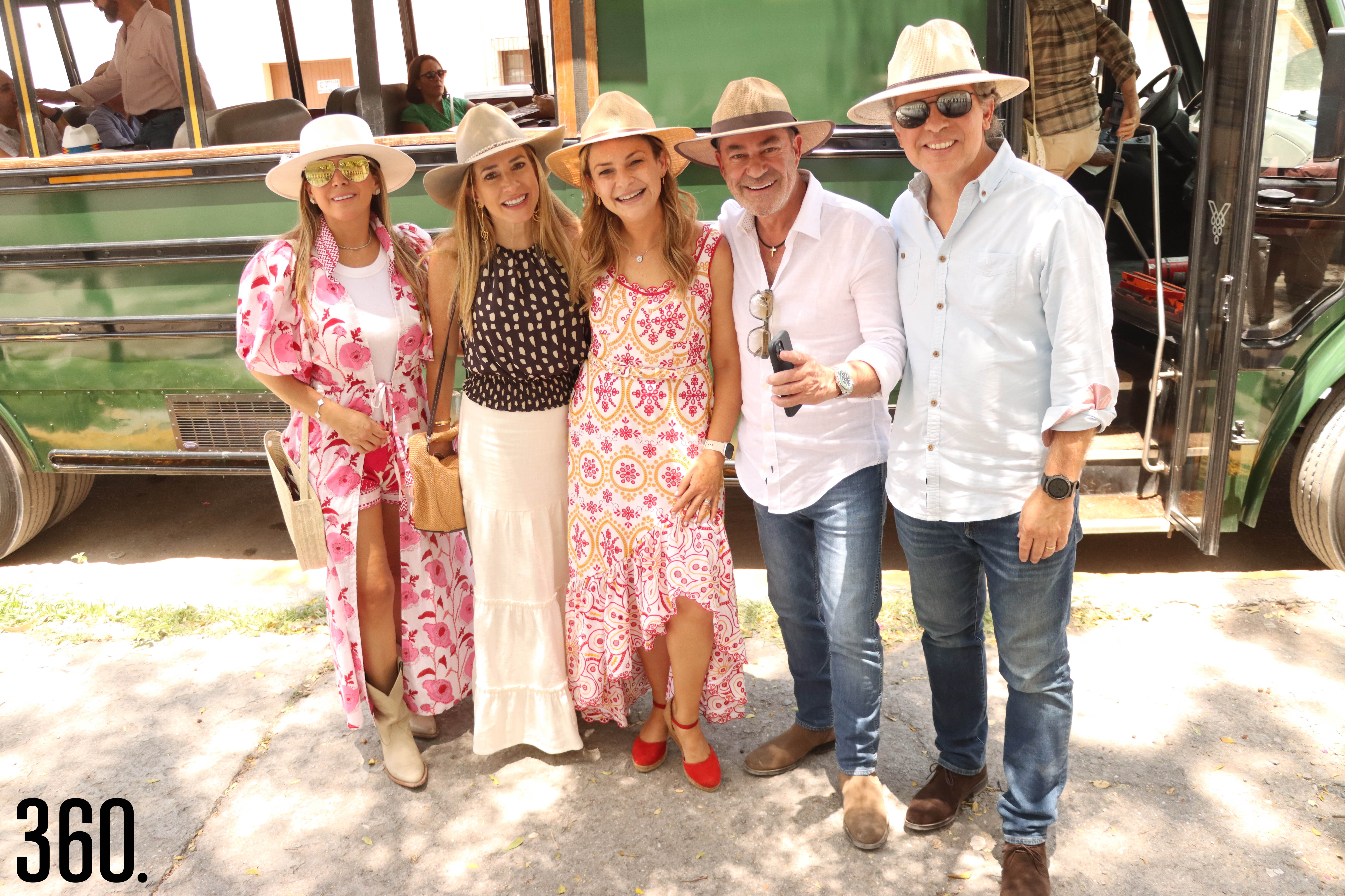 Isela Pardi, Liliana Carrera, Lizzy Peña, Carlos Carrera y Jorge Pardi.