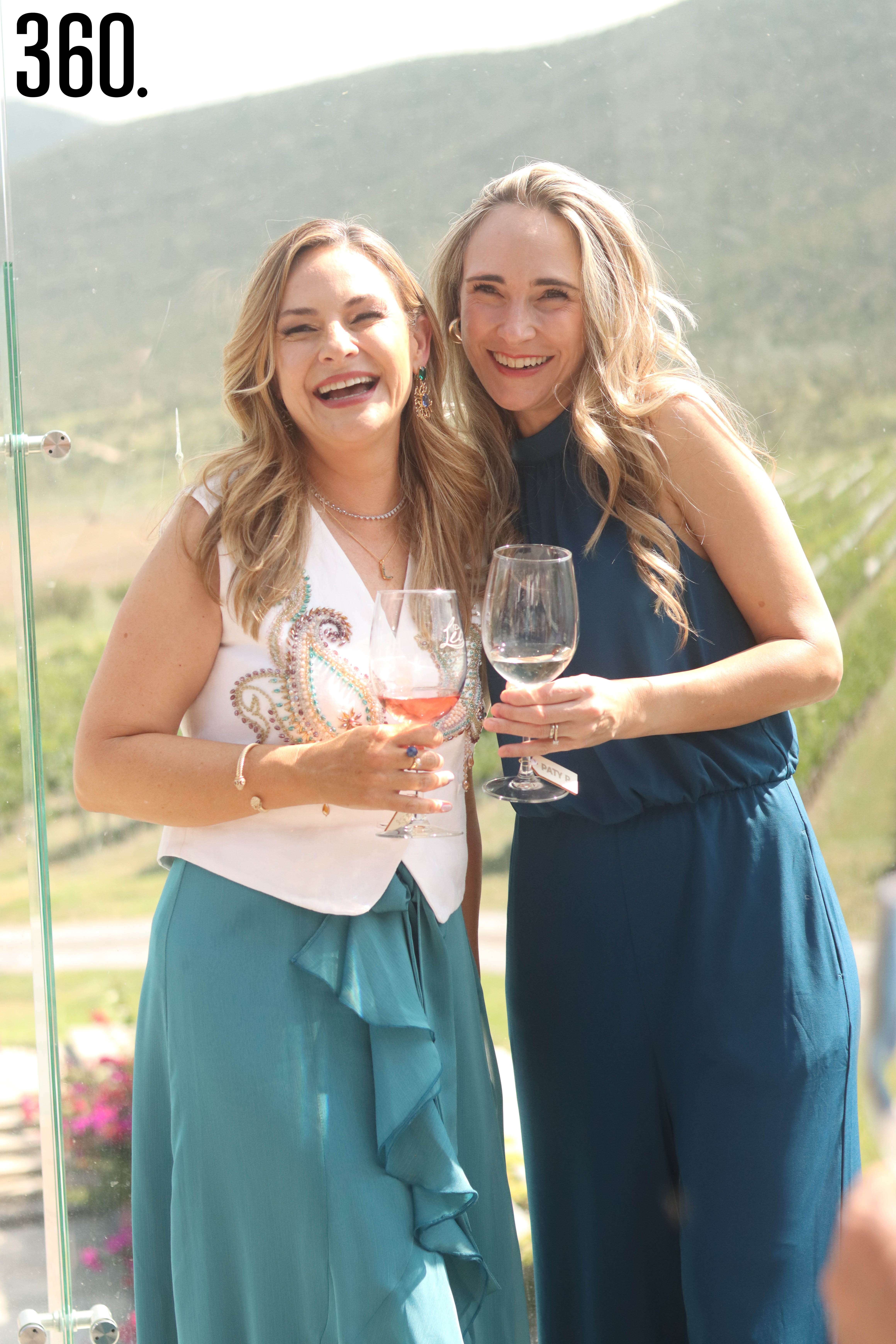 Lizzy con su hermana, Paty Peña.