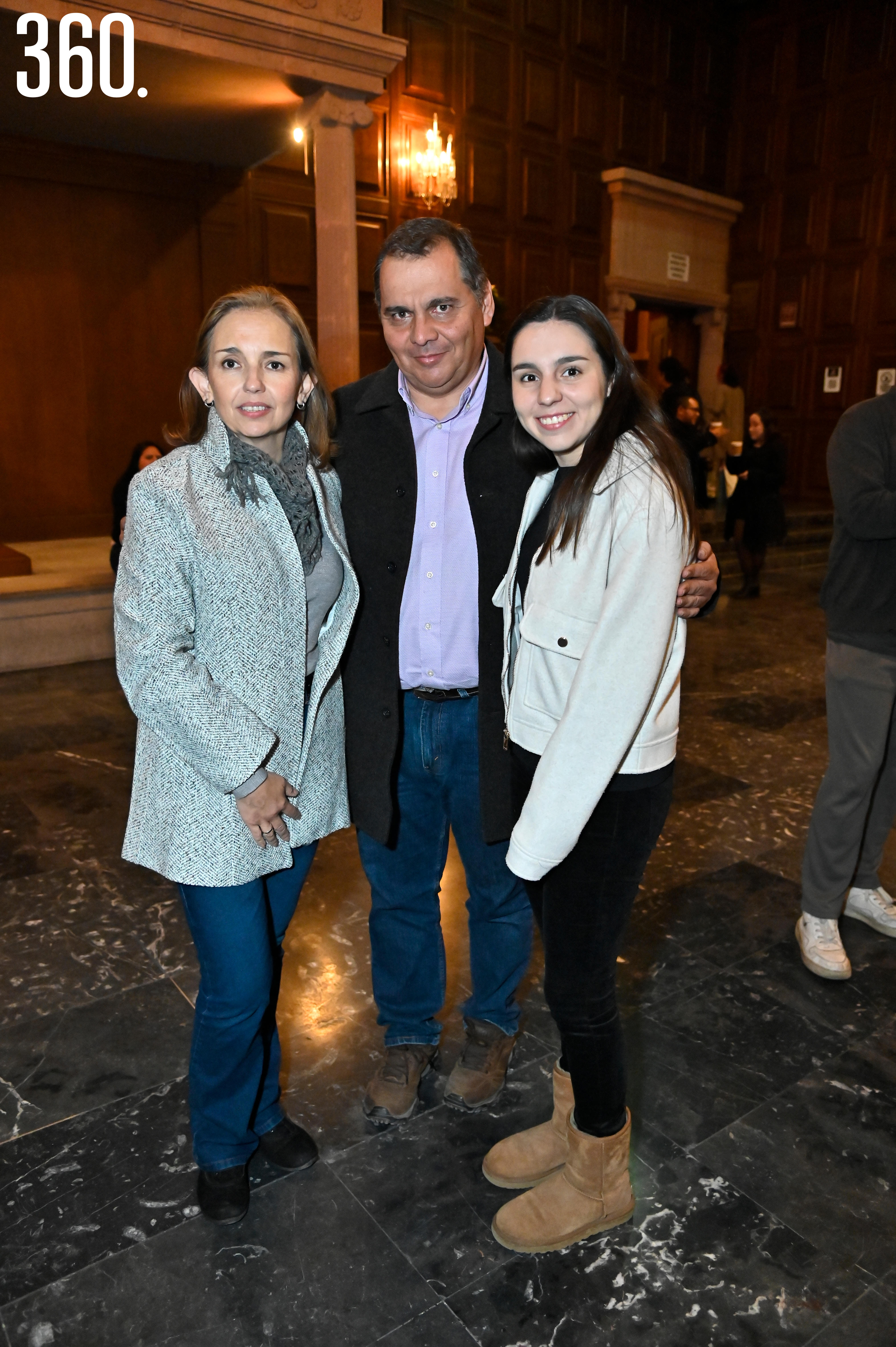 Beatriz Jiménez, Luis Arturo de León y Beatriz de León.