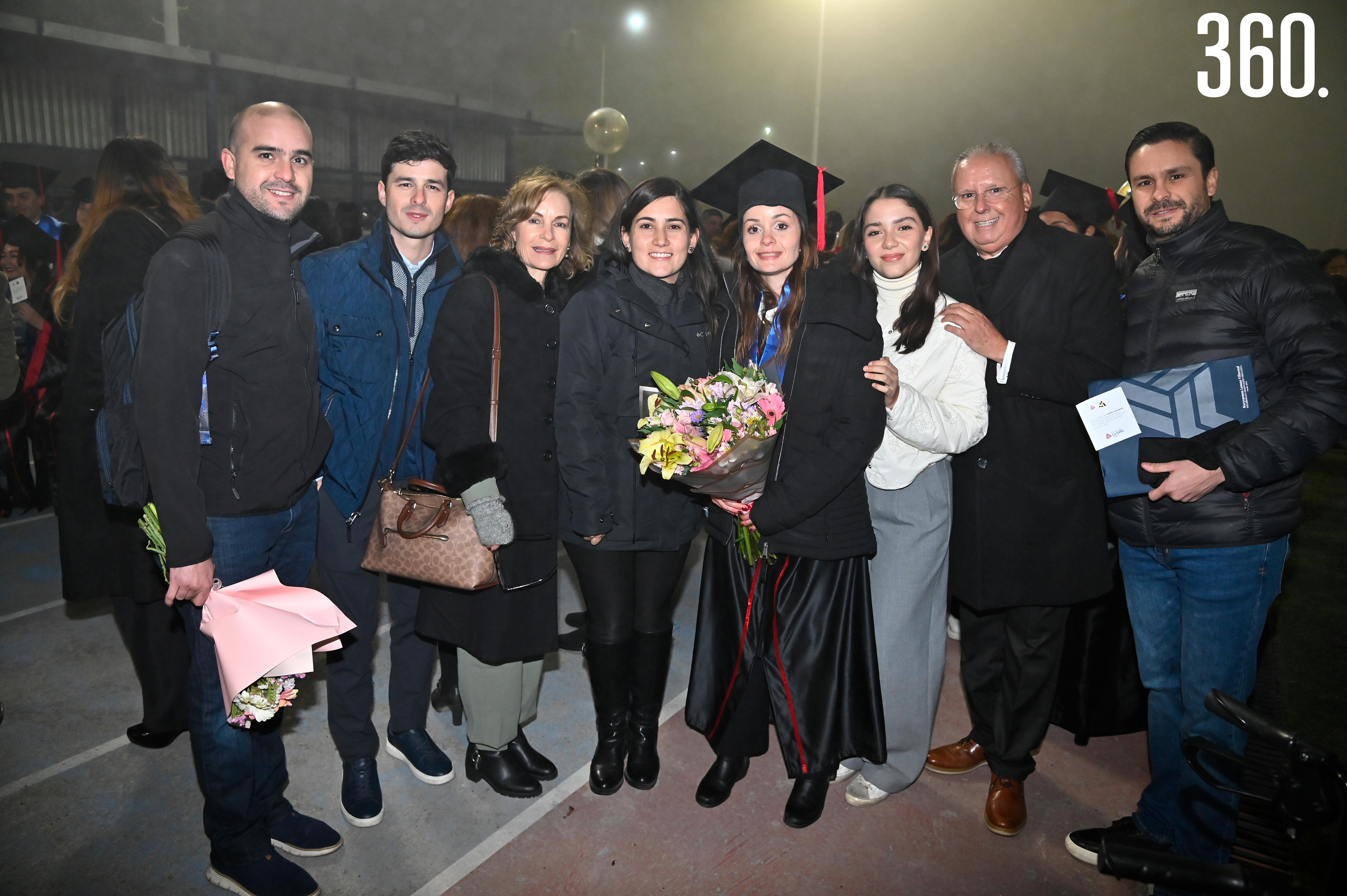 Marycarmen Lozano acompañada de su familia.