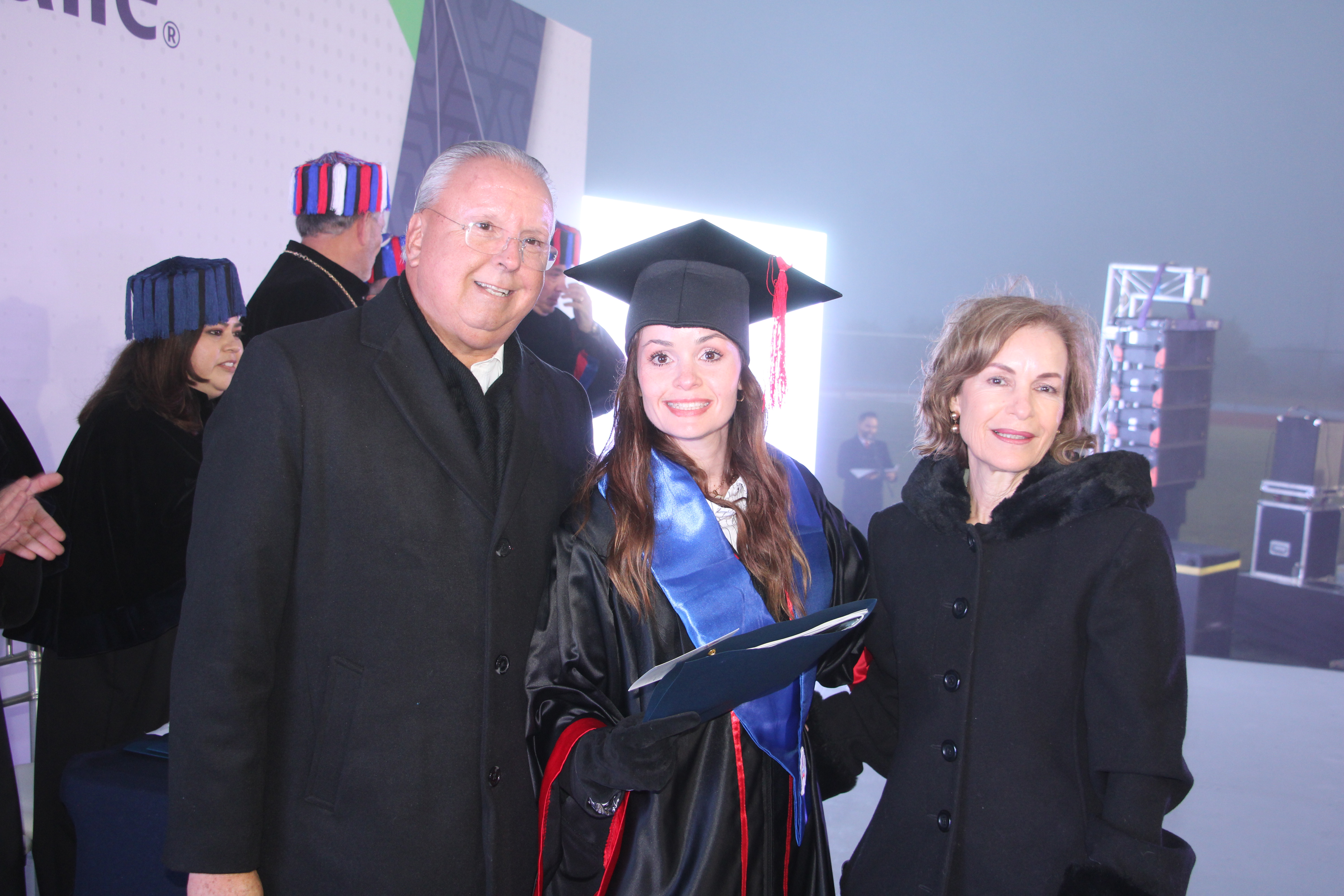 Marycarmen Lozano Villarreal con sus padres, Gerardo Lozano y Tita Villarreal.