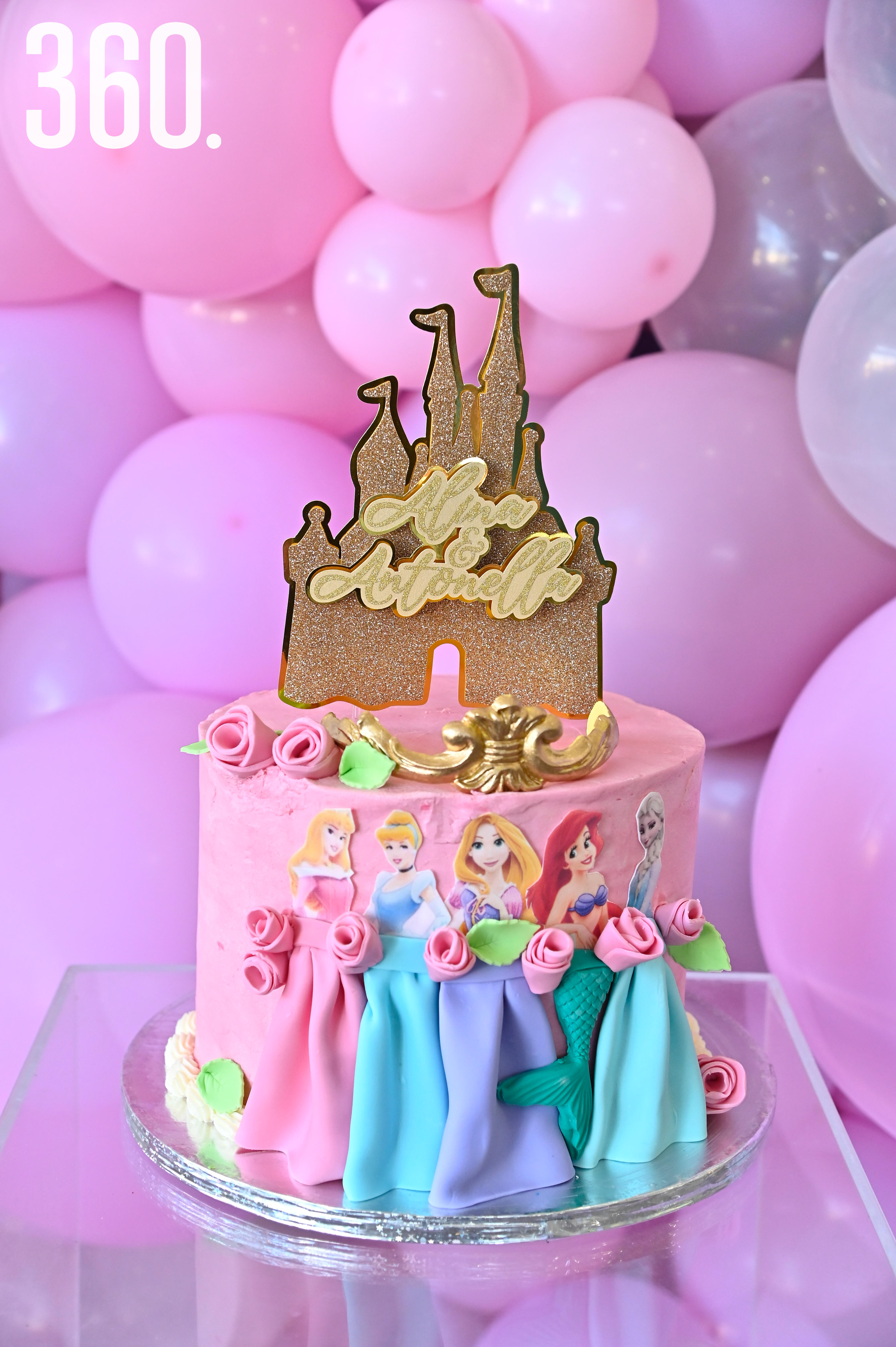 Pastel de las cumpleañeras.