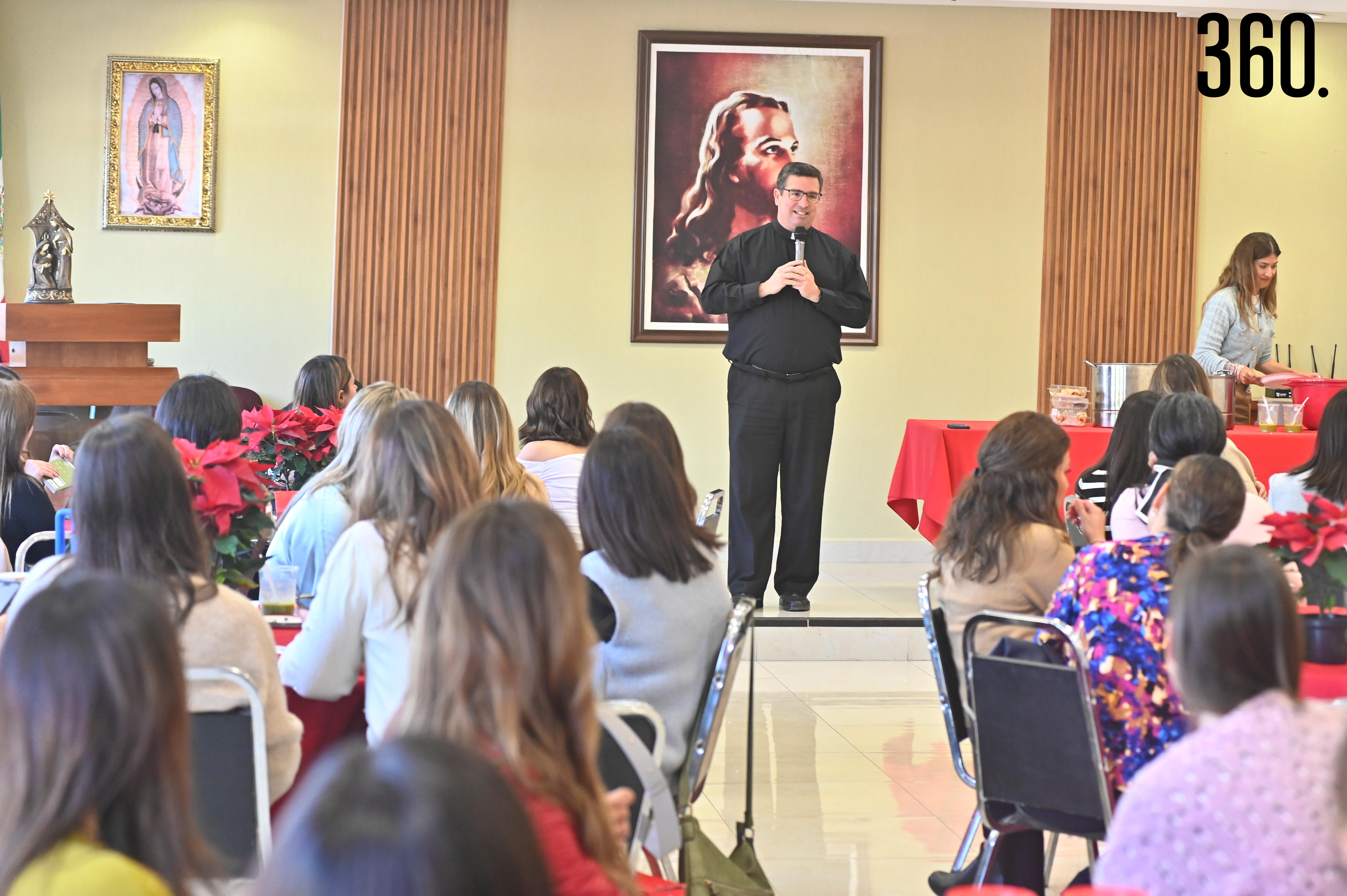 El padre Juan Antonio Ruiz LC dio una charla sobre la Navidad.