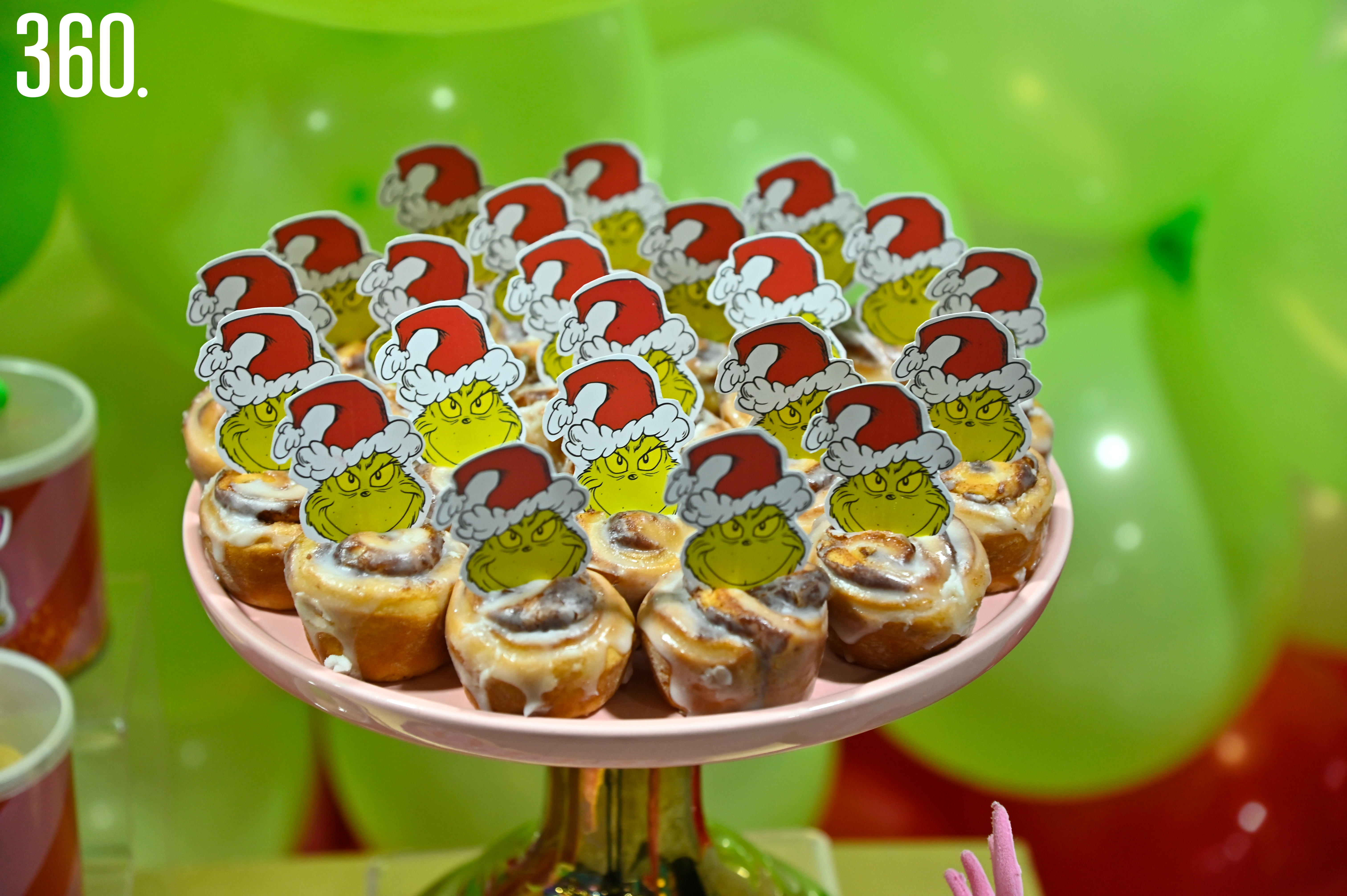 La fiesta estuvo llena de decoraciones de El Grinch.