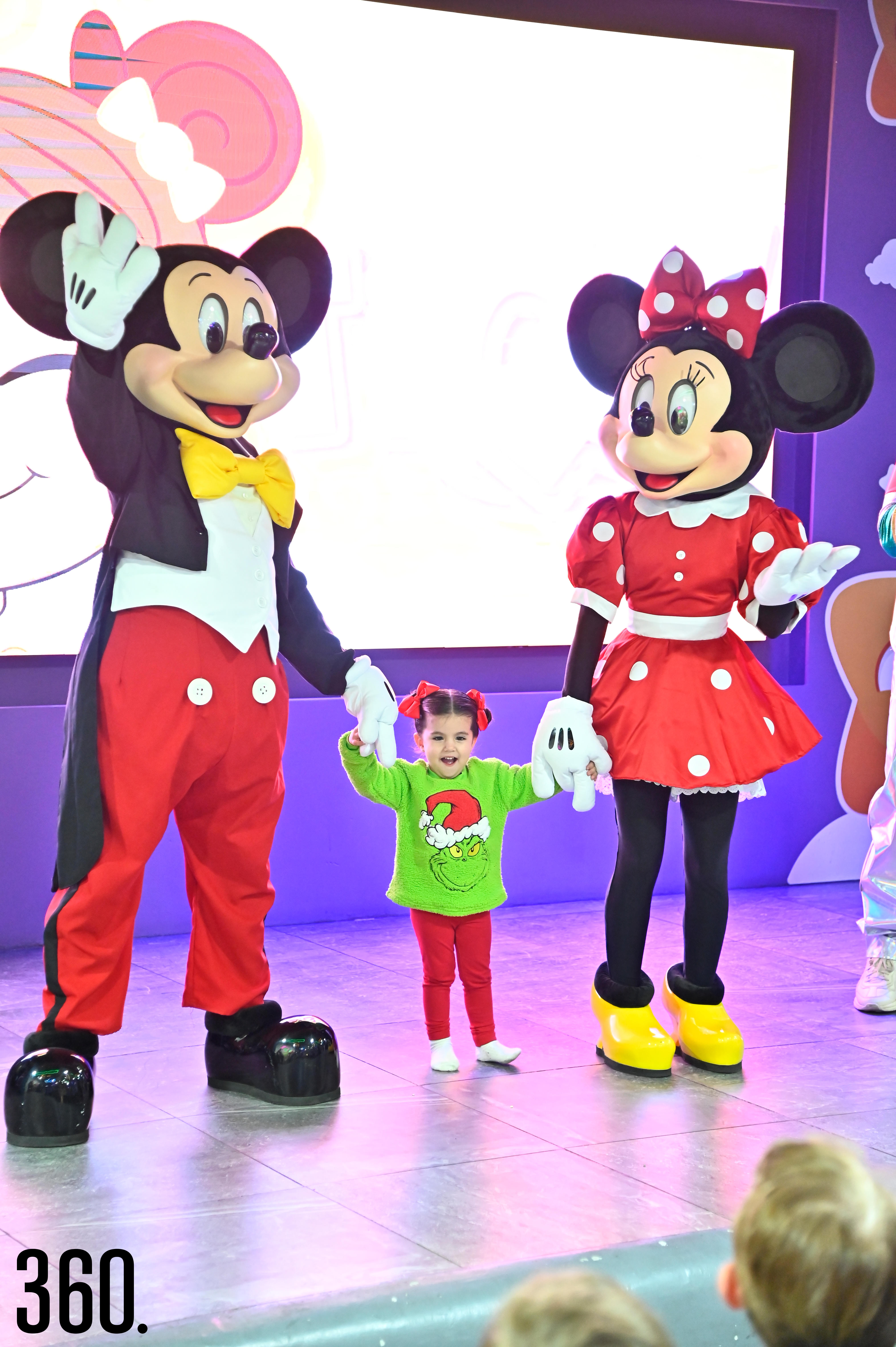 Disfrutaron de un show de Mickey y Minnie Mouse.