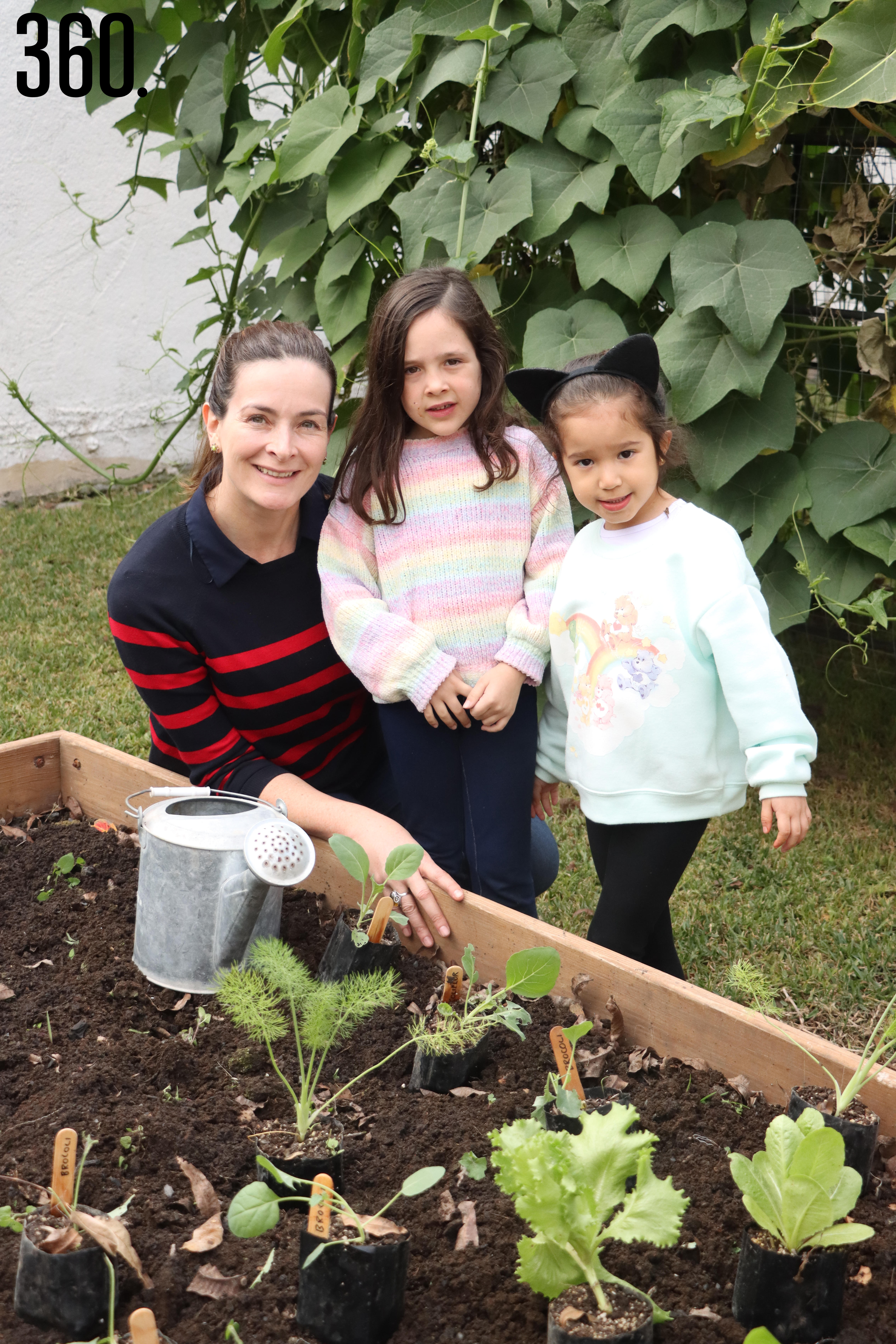 Marinés de Valle, Regina Colmenero y Aria Vega.