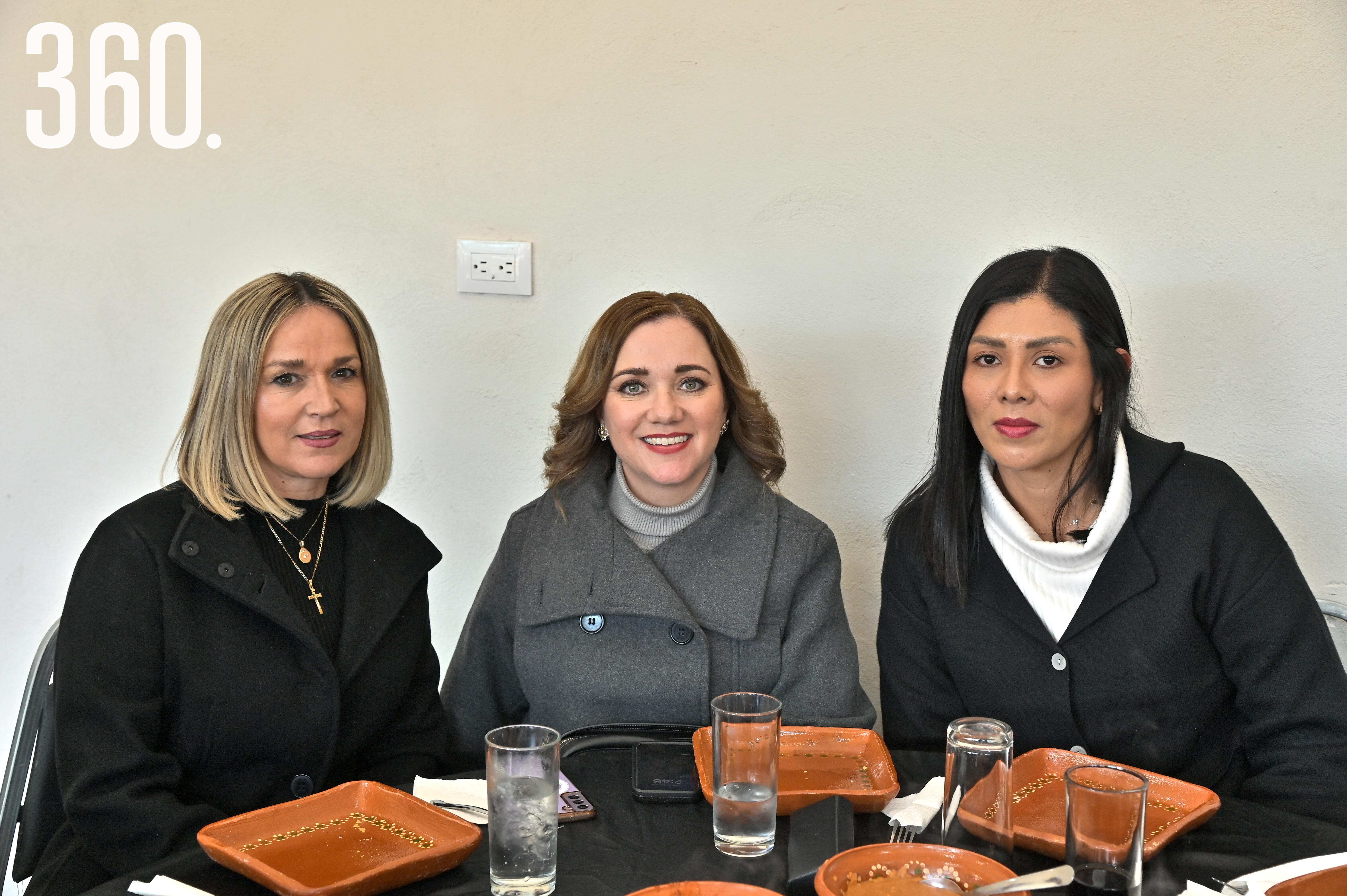 Mirthala de Guerra, Carolina Santana y Susana Barrera.