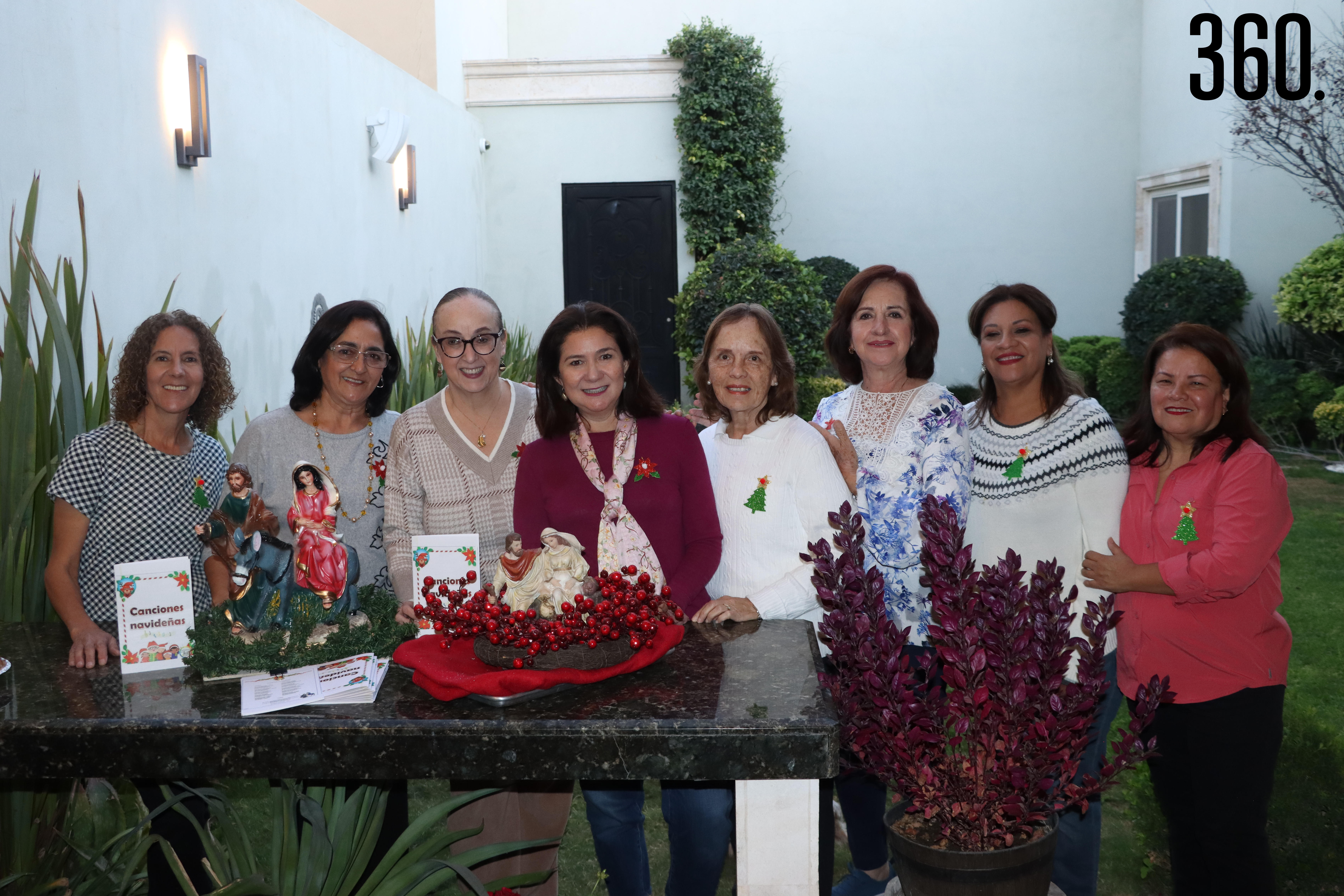 Claudia Hernández, Patricia Durón, Alicia de la Peña, Anita González, Cecy Aguire, Cecy Alvarado, Carmina Gallegos y Esther Uriega.