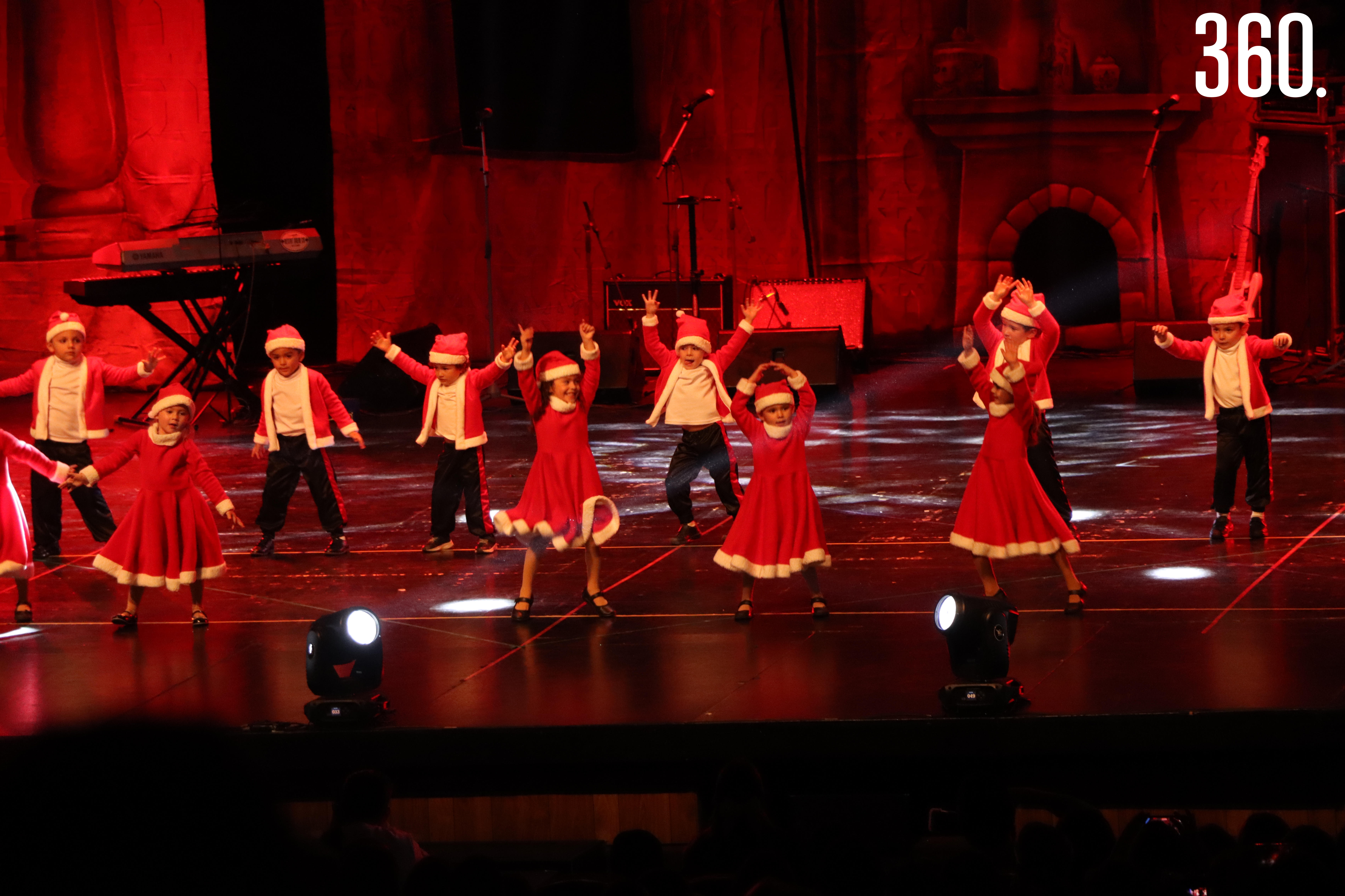 Los niños conquistaron al público con sus coreografías.