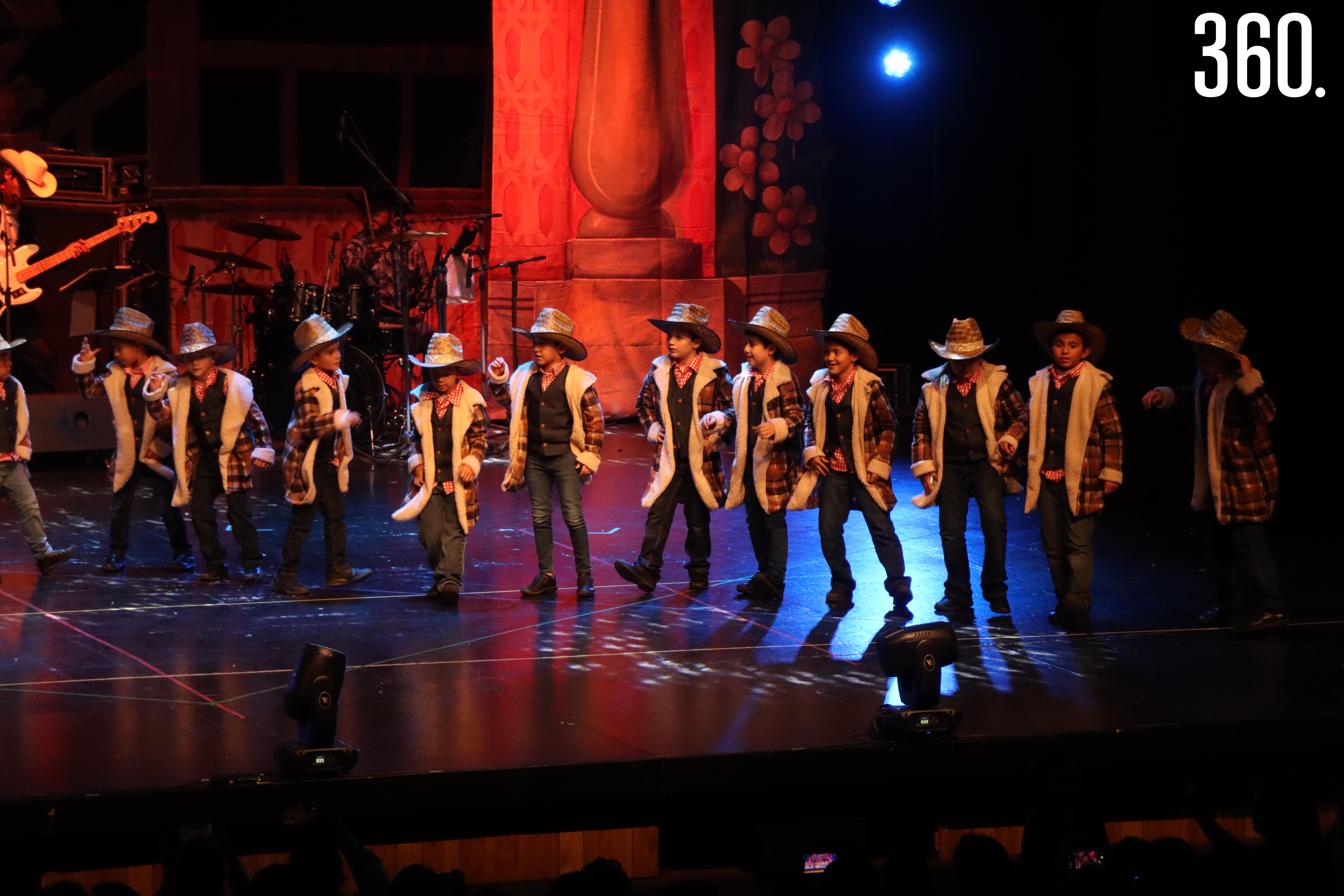 Los alumnos de elementary se vistieron al estilo country.