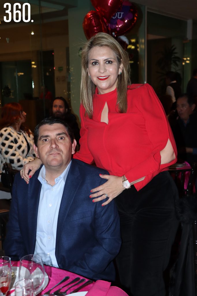 Luis González y Nidia Martínez.