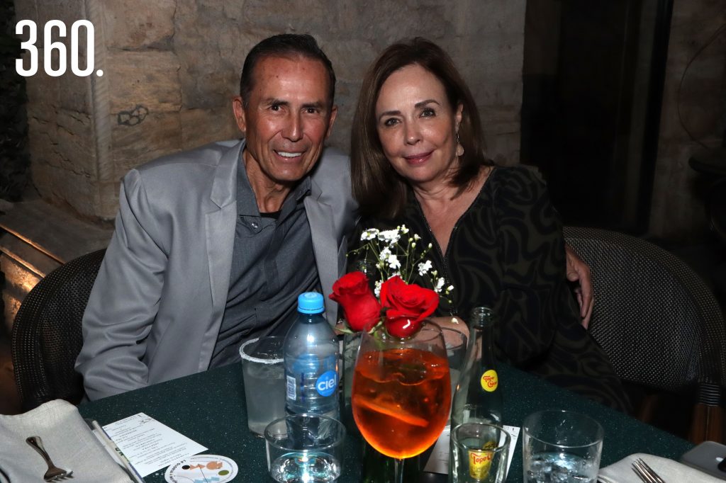 Antonio Dewey Castilla y Martha José.