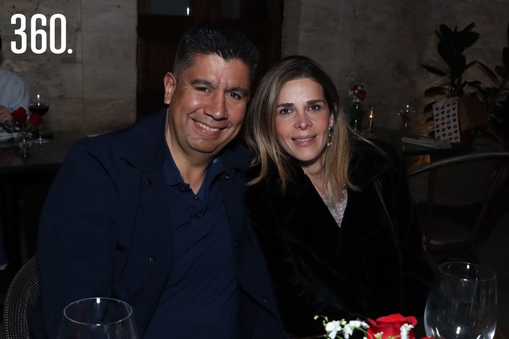 Armando Villaseñor y Karla Guerra.
