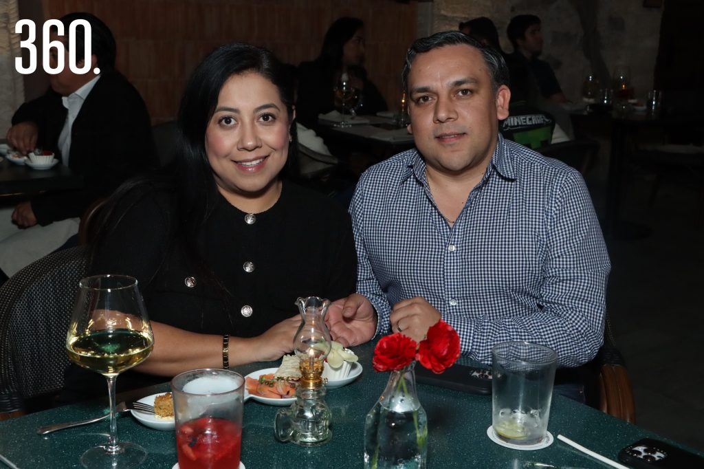 Nayeli Delgado y Julio Hernández.
