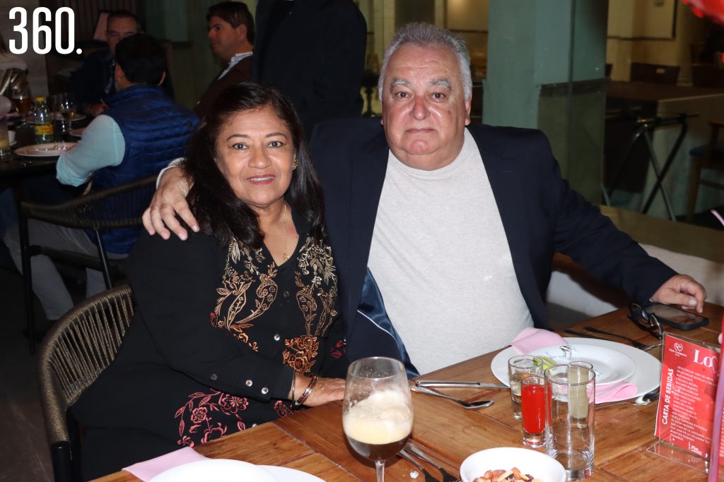 Susana de Flores y Martín Flores.