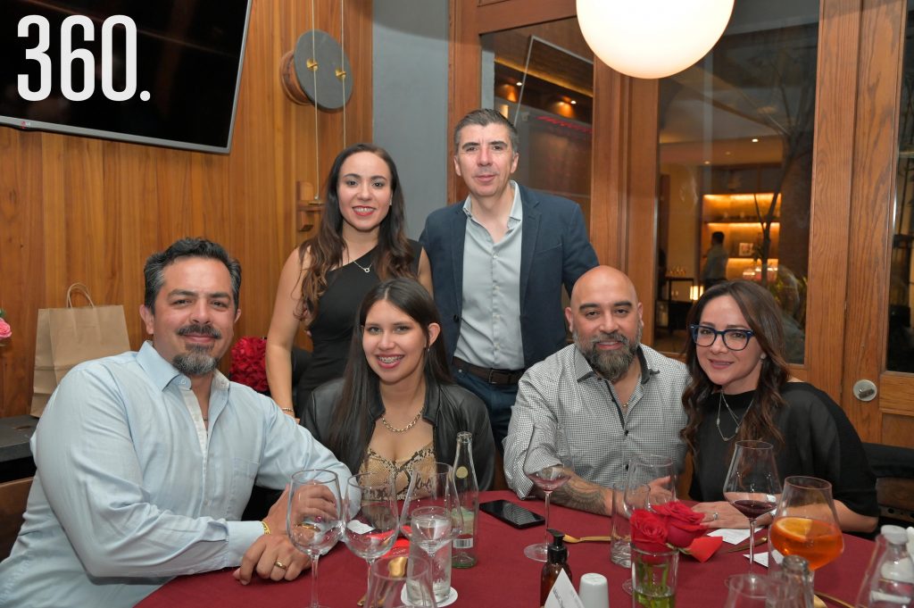 Lorena Gutiérrez, Adrián García, Mariano de Velasco, Ángela Morales, Daniel Ortiz y Marisa Dávila.