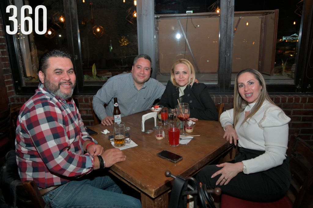 Gustavo Ibarra, Rodolfo Sánchez, Verónica y Marcela Velásquez.