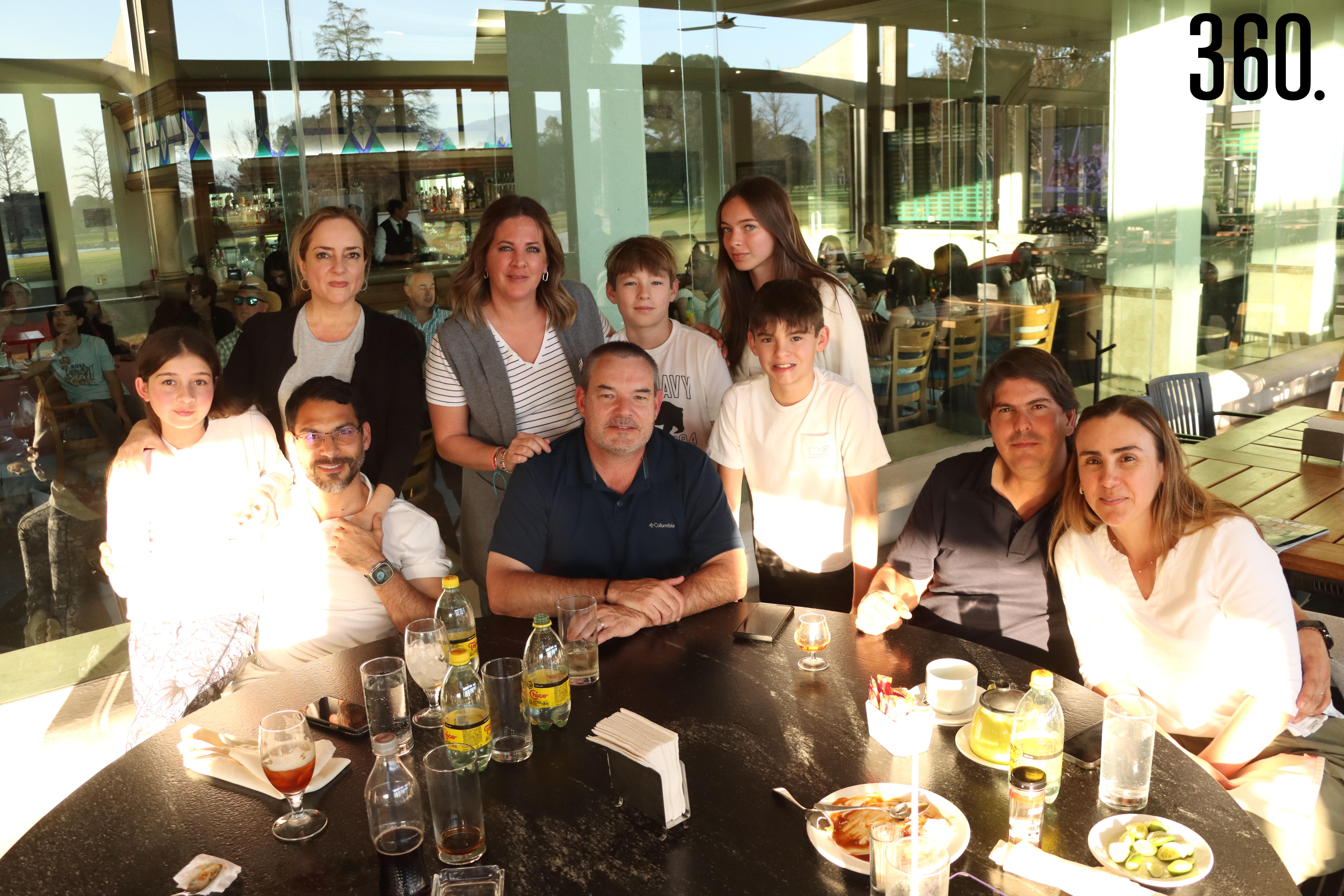 Daniela Zavala, Erika Flores, Humberto Zavala, Gerardo Quezada, Soco Pechir, Marifer, Rodolfo y José Pablo Quezada, José Carlos Rodríguez y Marcia Jiménez.