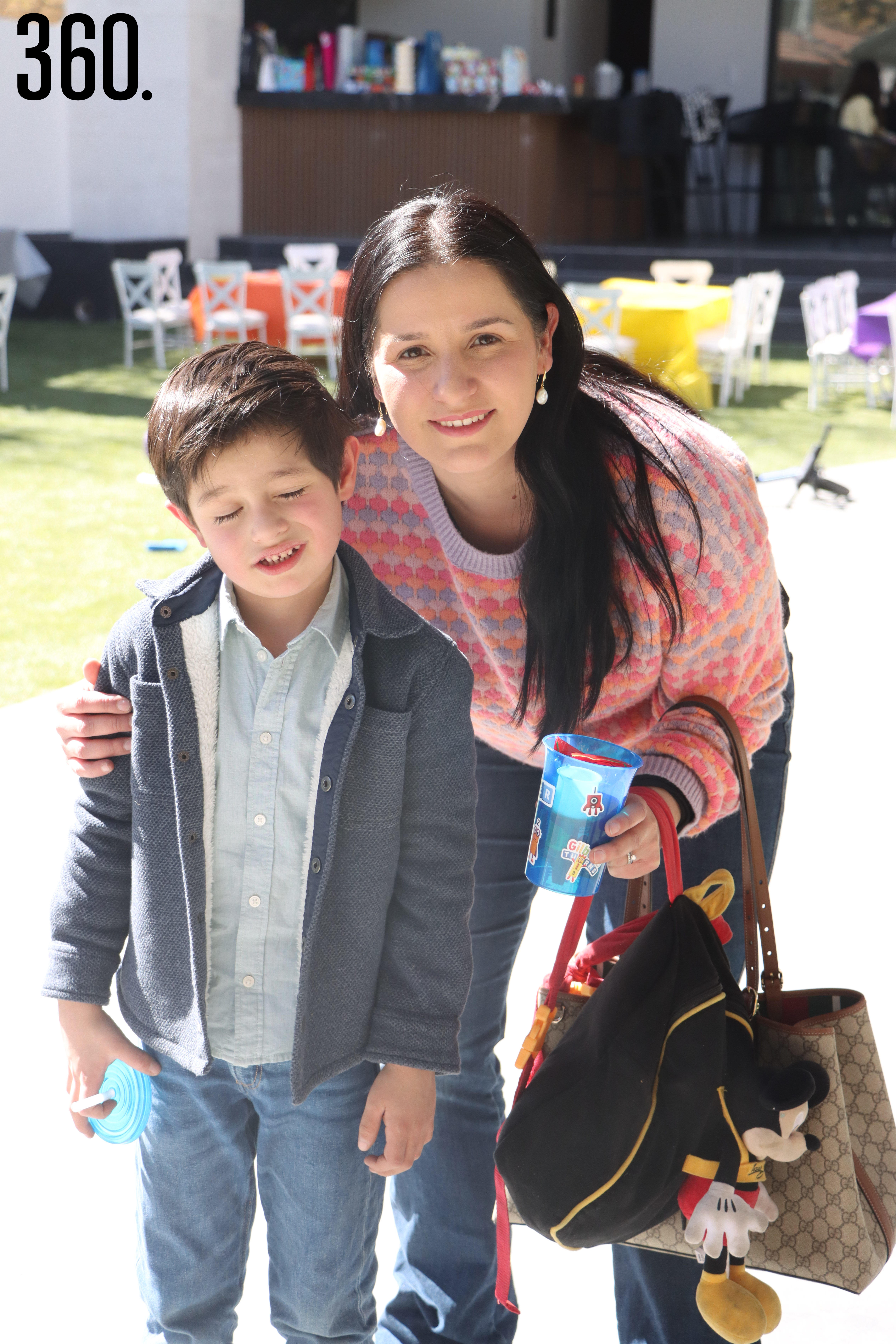 Javier Hernández y Laura Daniela Martínez.