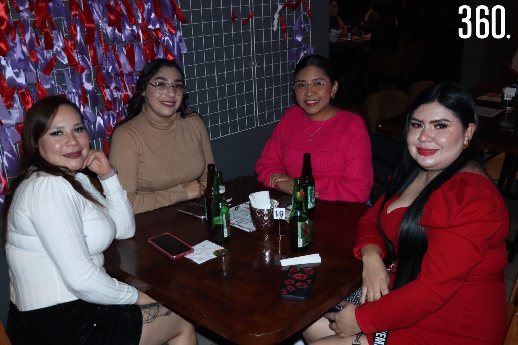 Laura Galván, Leidy Esquivel, Janet López y Atziry López.