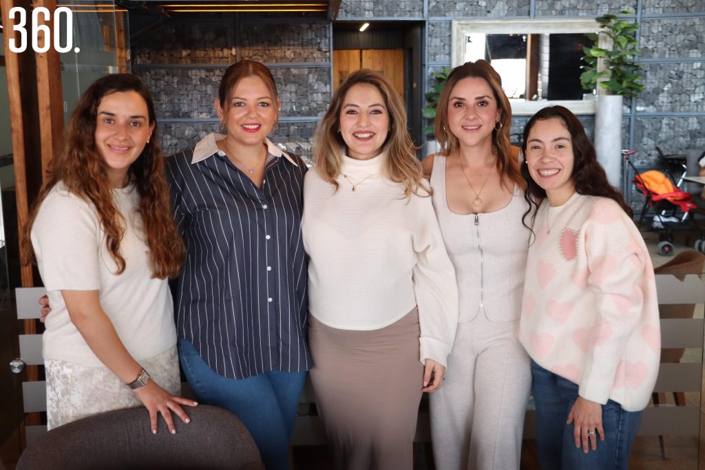 Ana Lucía Paz, Mariana Cabello, Carolina Villela, Ana Tere López y Betsy Villarreal.