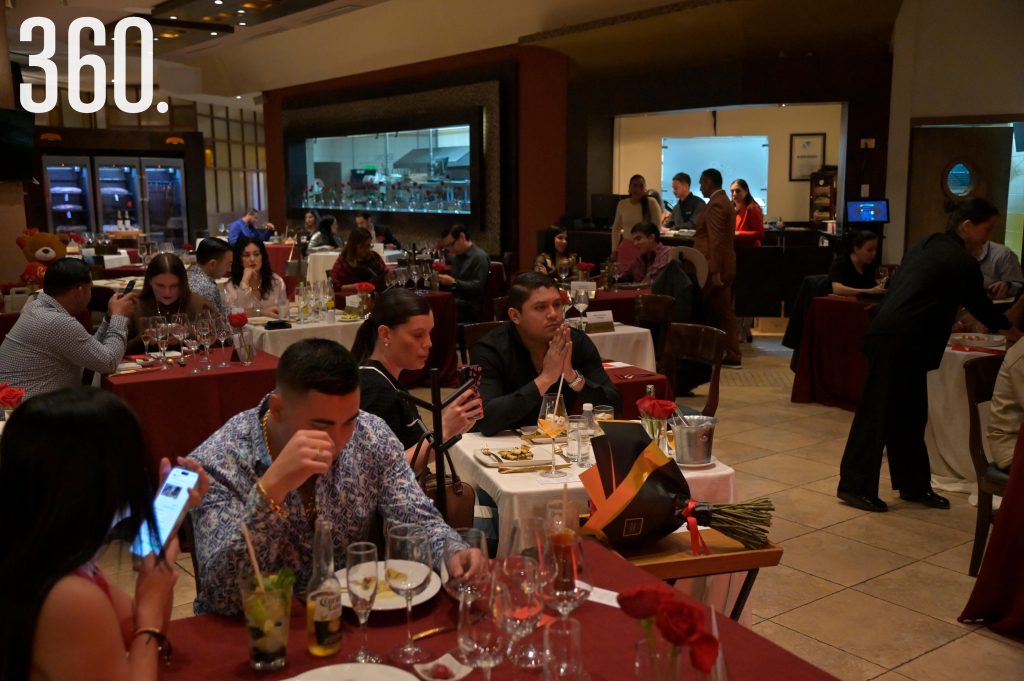 Asistentes a la cena especial de San Valentín.