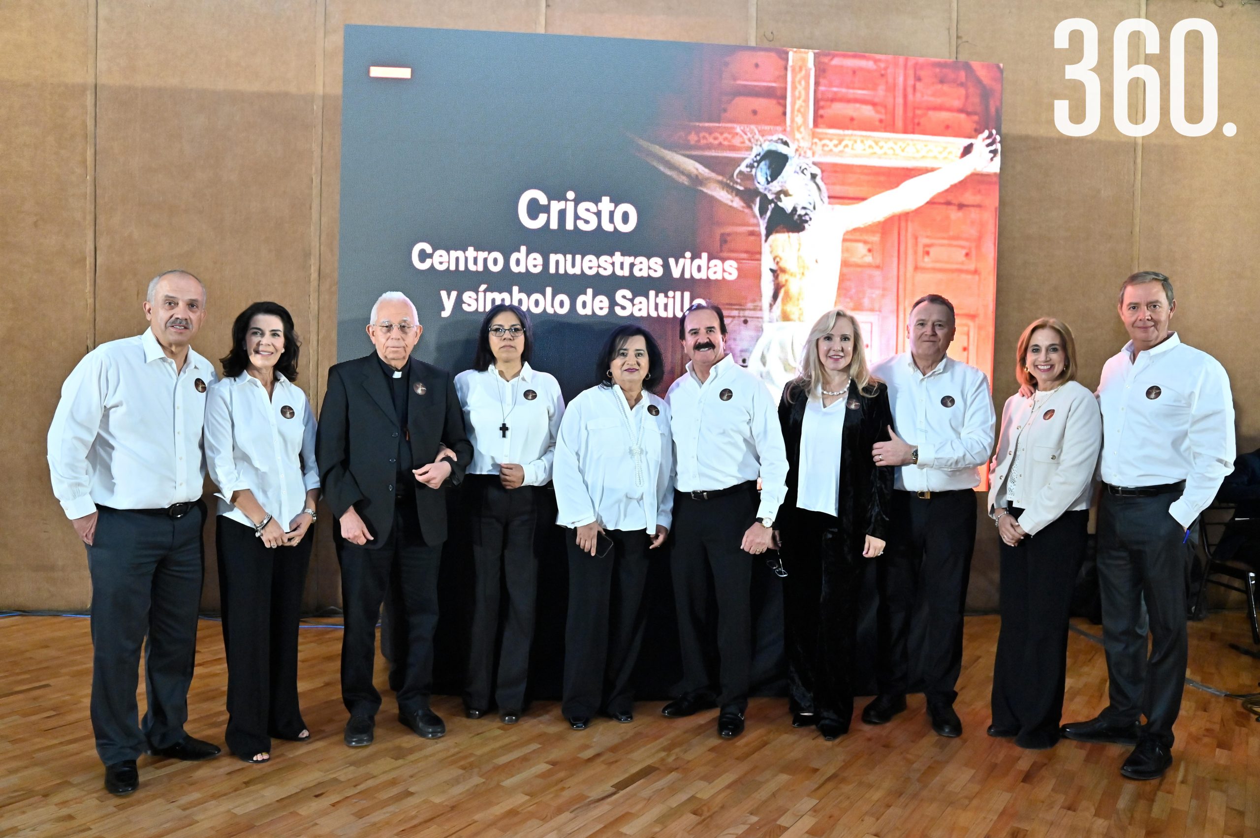 Comité “Promotores de Fe Santo Cristo”: Héctor Cuéllar, Estela Ortiz de Cuéllar, P. José Raúl Bonnafoux, Gabriela Pardo, Norma Reyes de González, Abelardo González, Miriam Cárdenas de Mejía, Jaime Mejía, Gina Lara de Rodríguez y Herminio Rodríguez.