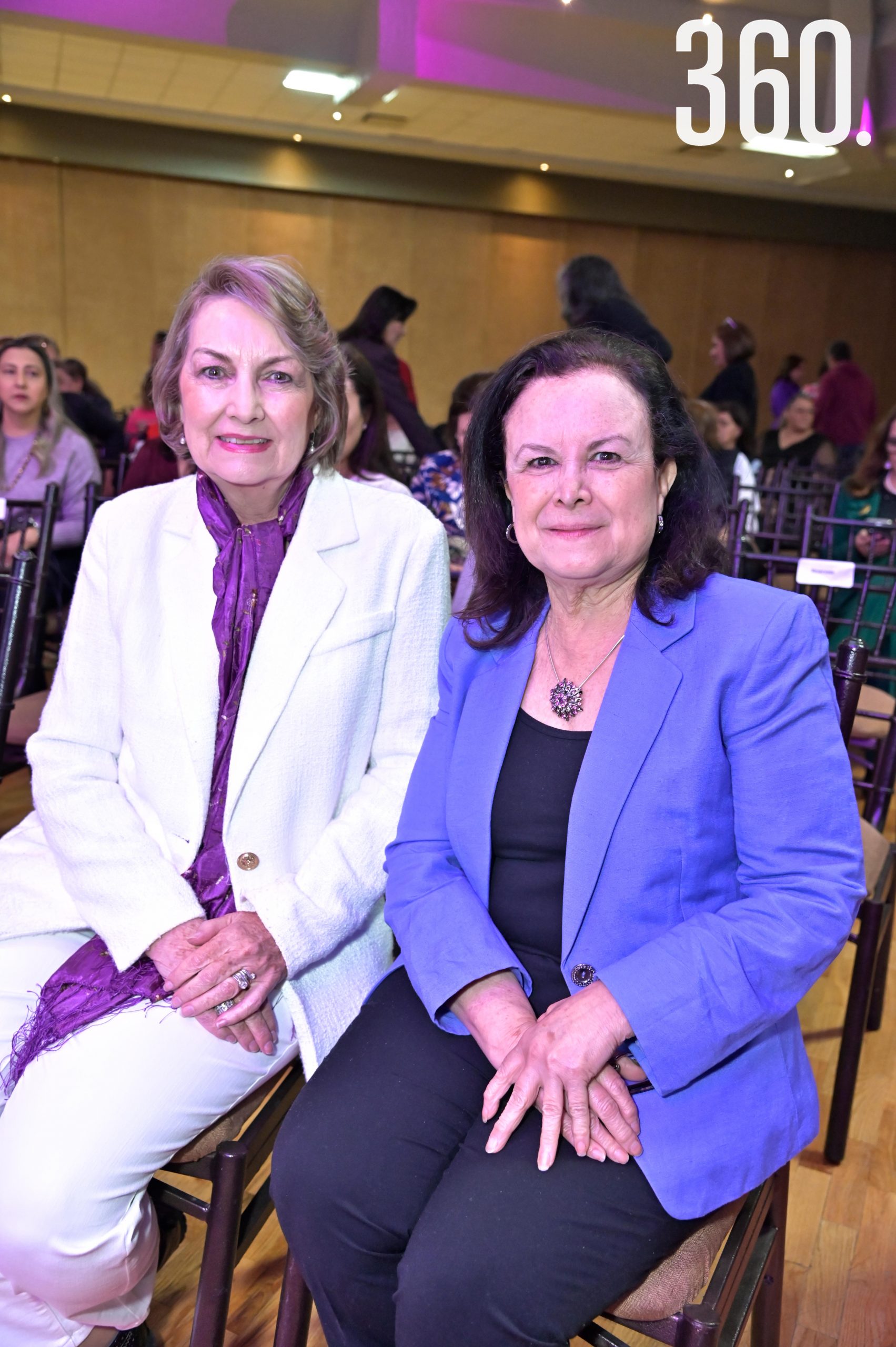 Leticia de las Fuentes de Robles y Tere Morado de Pimentel.