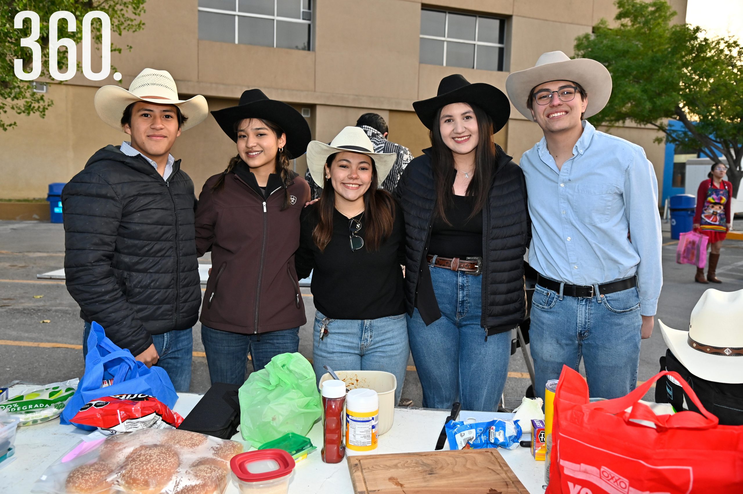 Osvaldo Mendoza, Andrea Delgado, Sofía Villanueva, Alexandra Rodríguez y Carlos Flores.