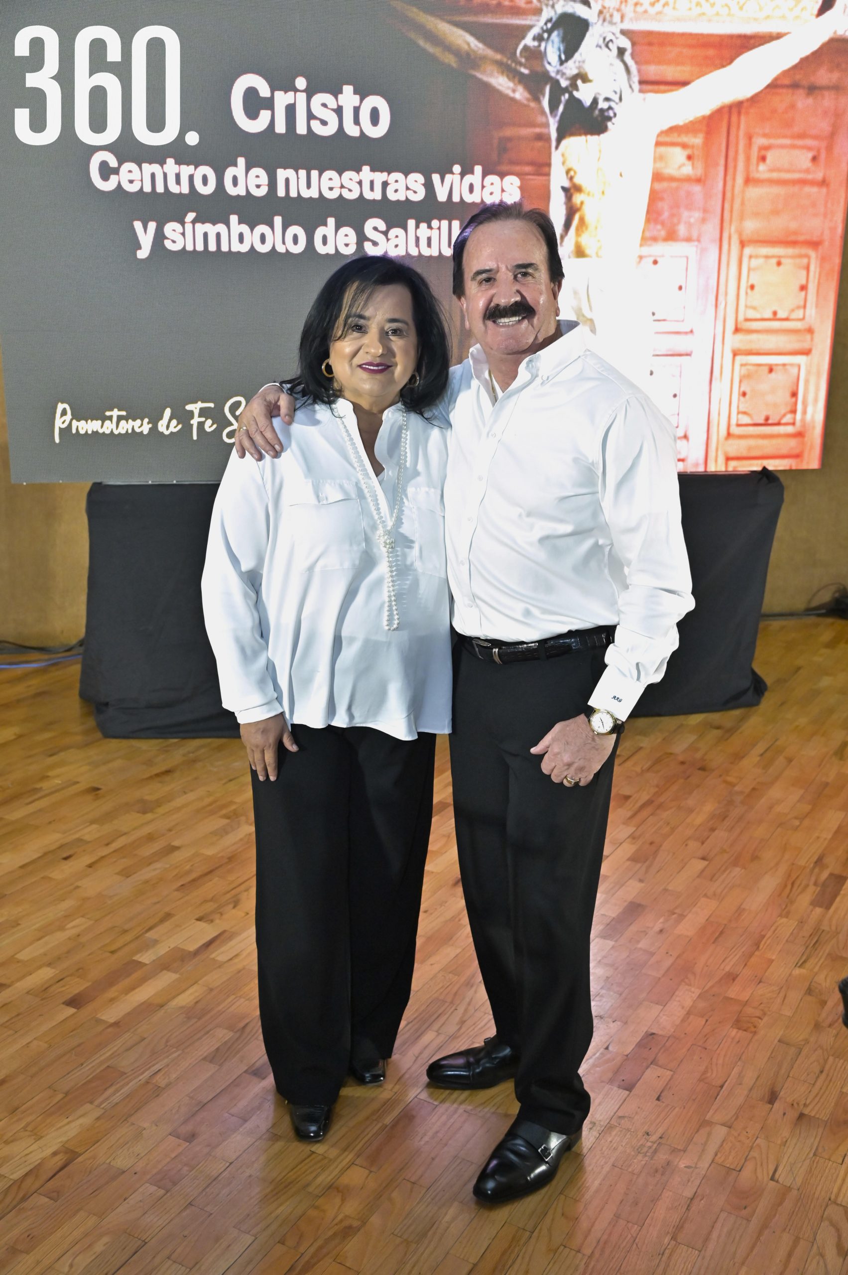 Norma Reyes de González y Abelardo González.