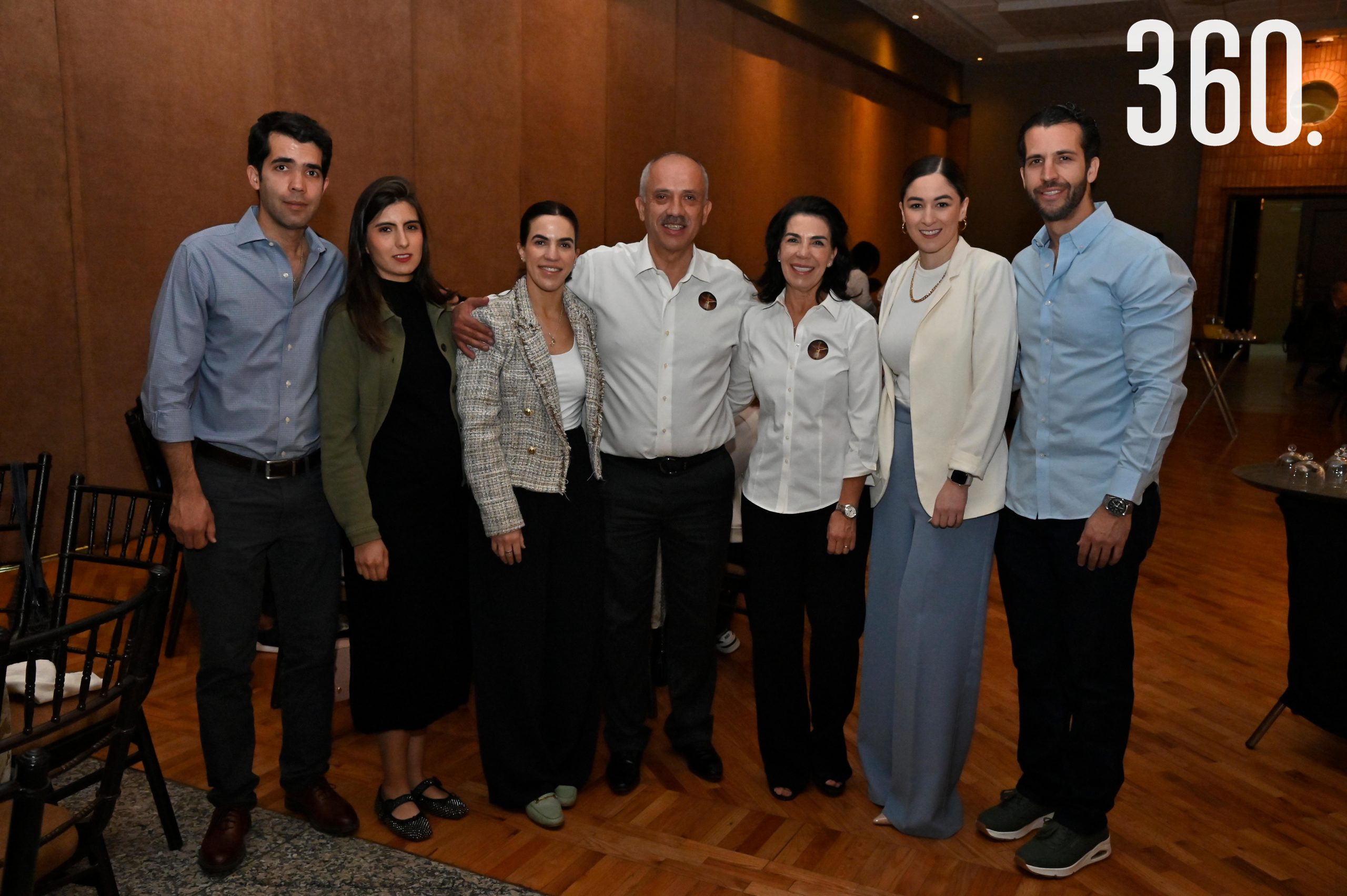 Arturo Cuéllar, Daniela Ramos, Estela y Héctor Cuéllar, Estela Ortiz de Cuéllar, Caro Villasana y Héctor Cuéllar.