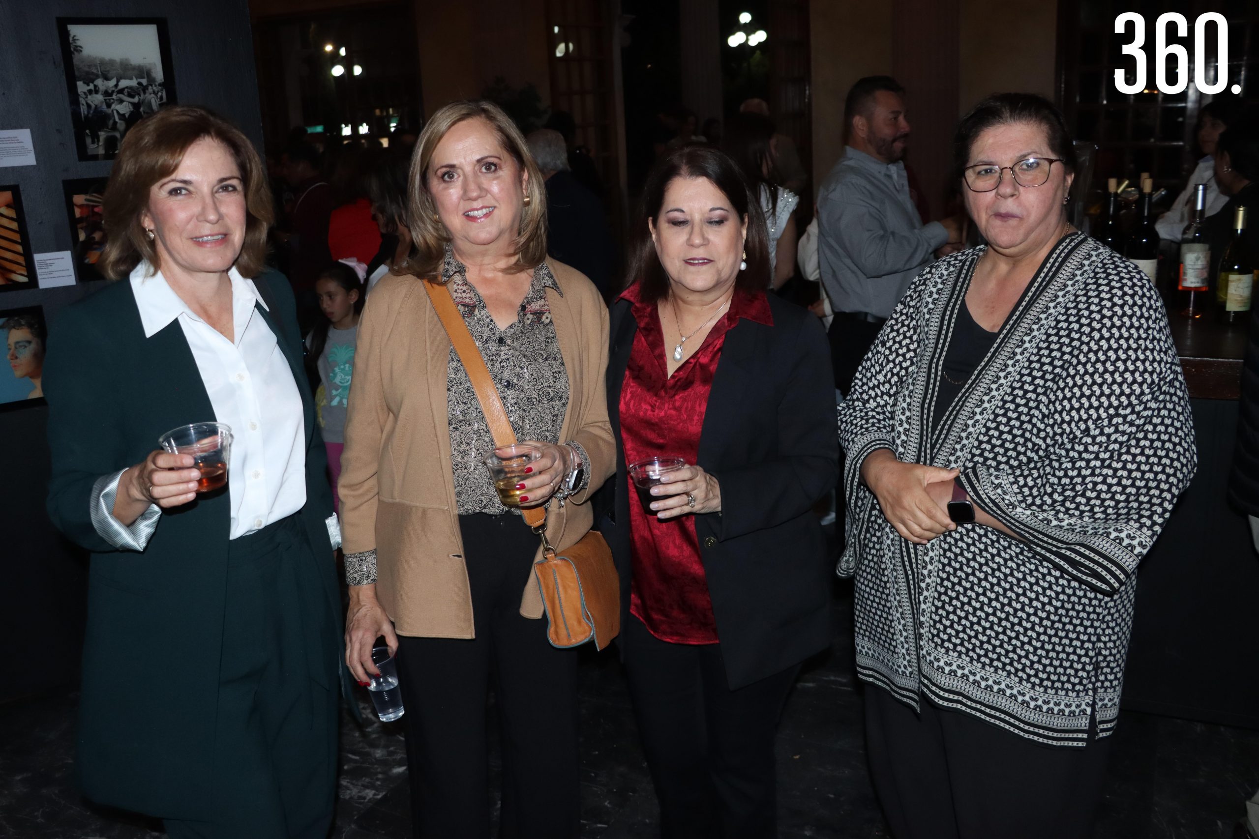 Gloria Flores, Carmelita Lobo, Paulina de la Garza y Nora Lobo.