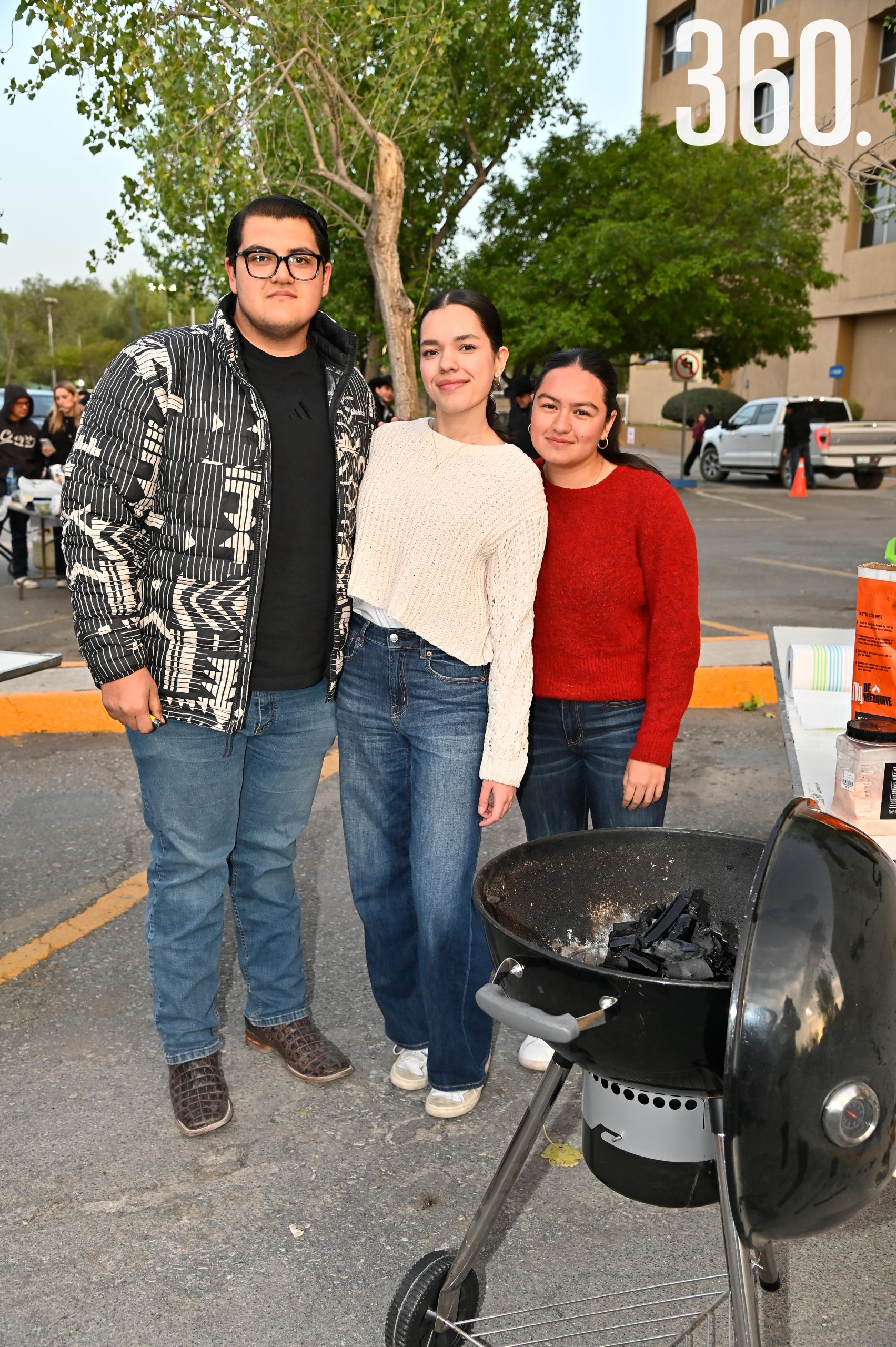 Ricardo Mufdi y Alejandra Saucedo y Daniela Rodríguez.