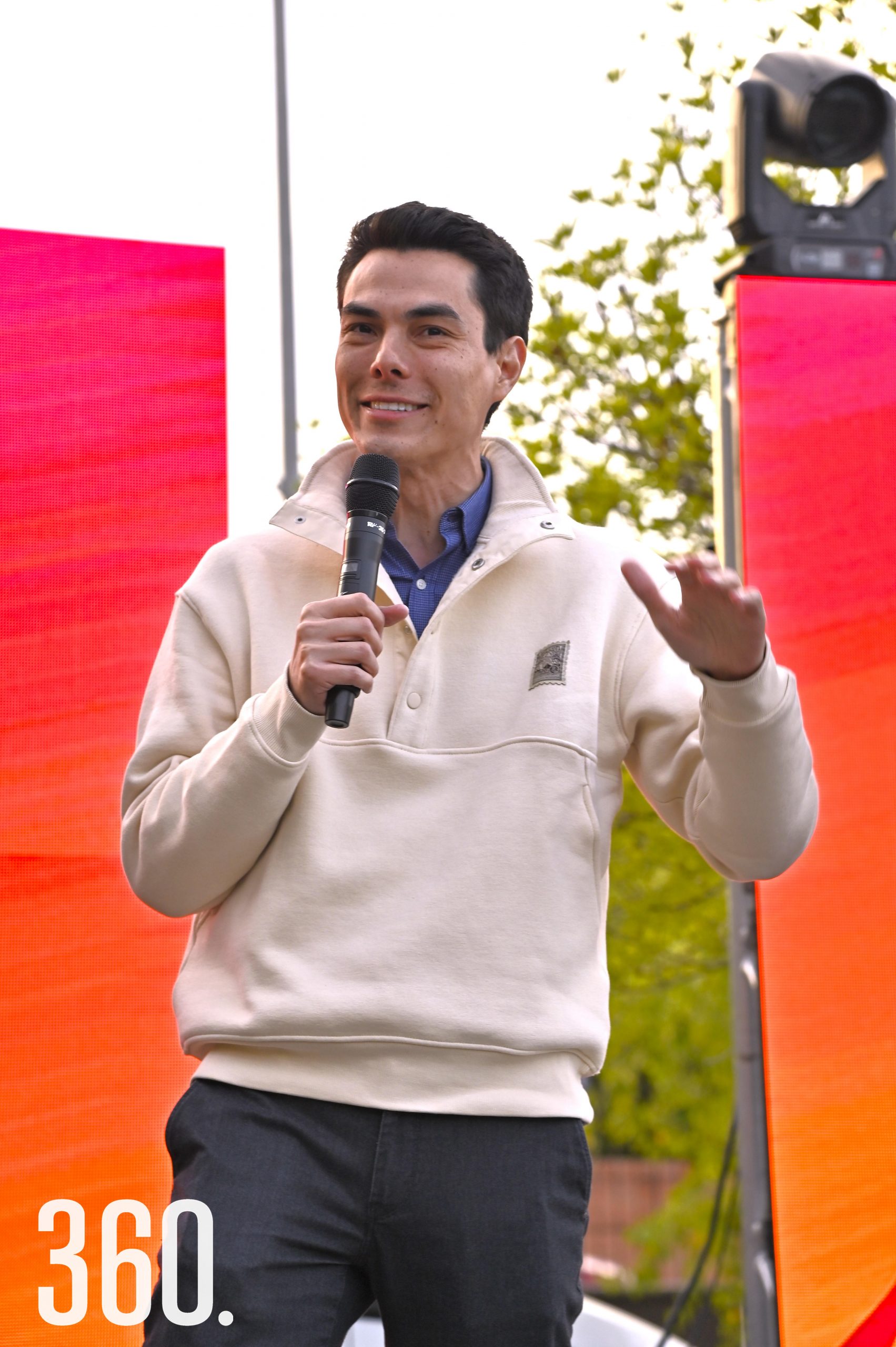 Adrián González.