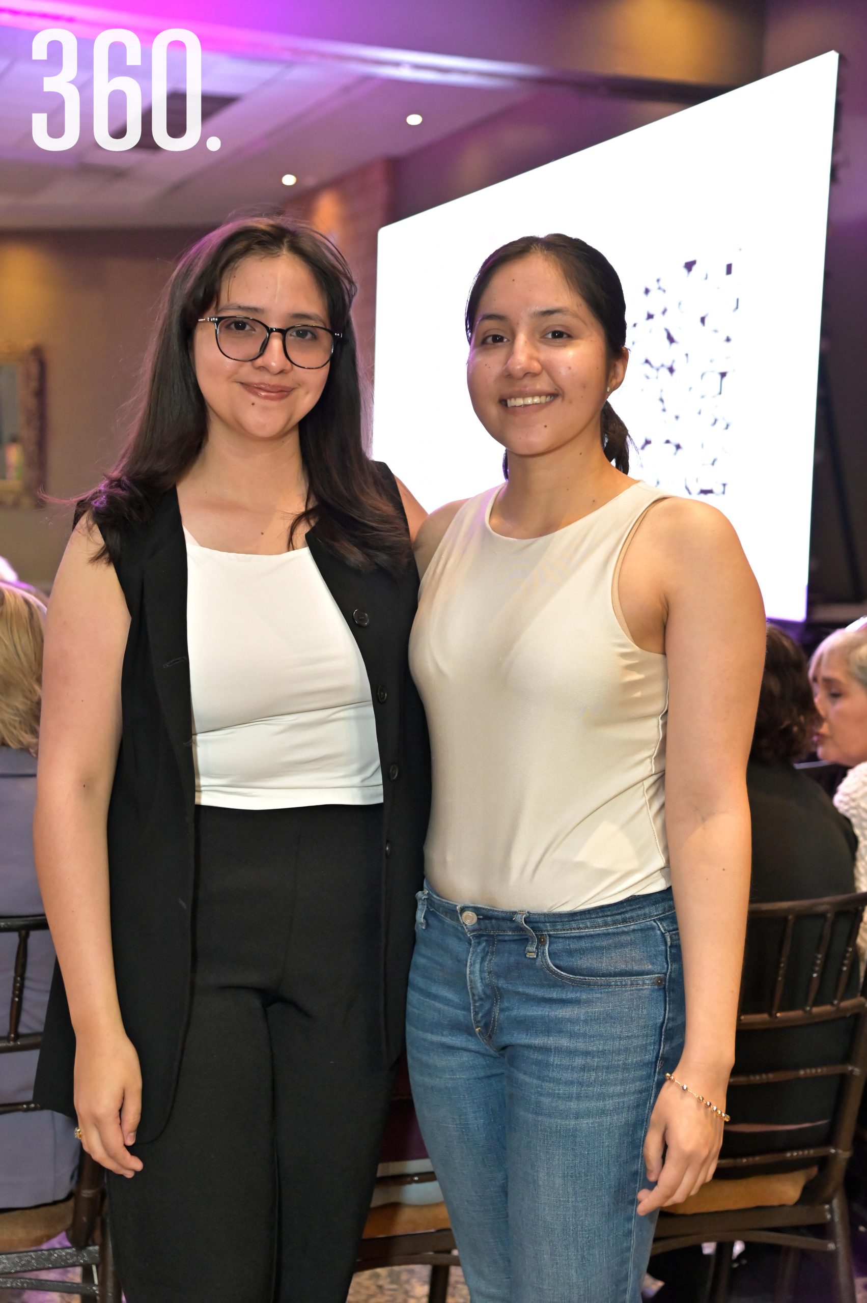 Ana Karen y Verónica Coronado.