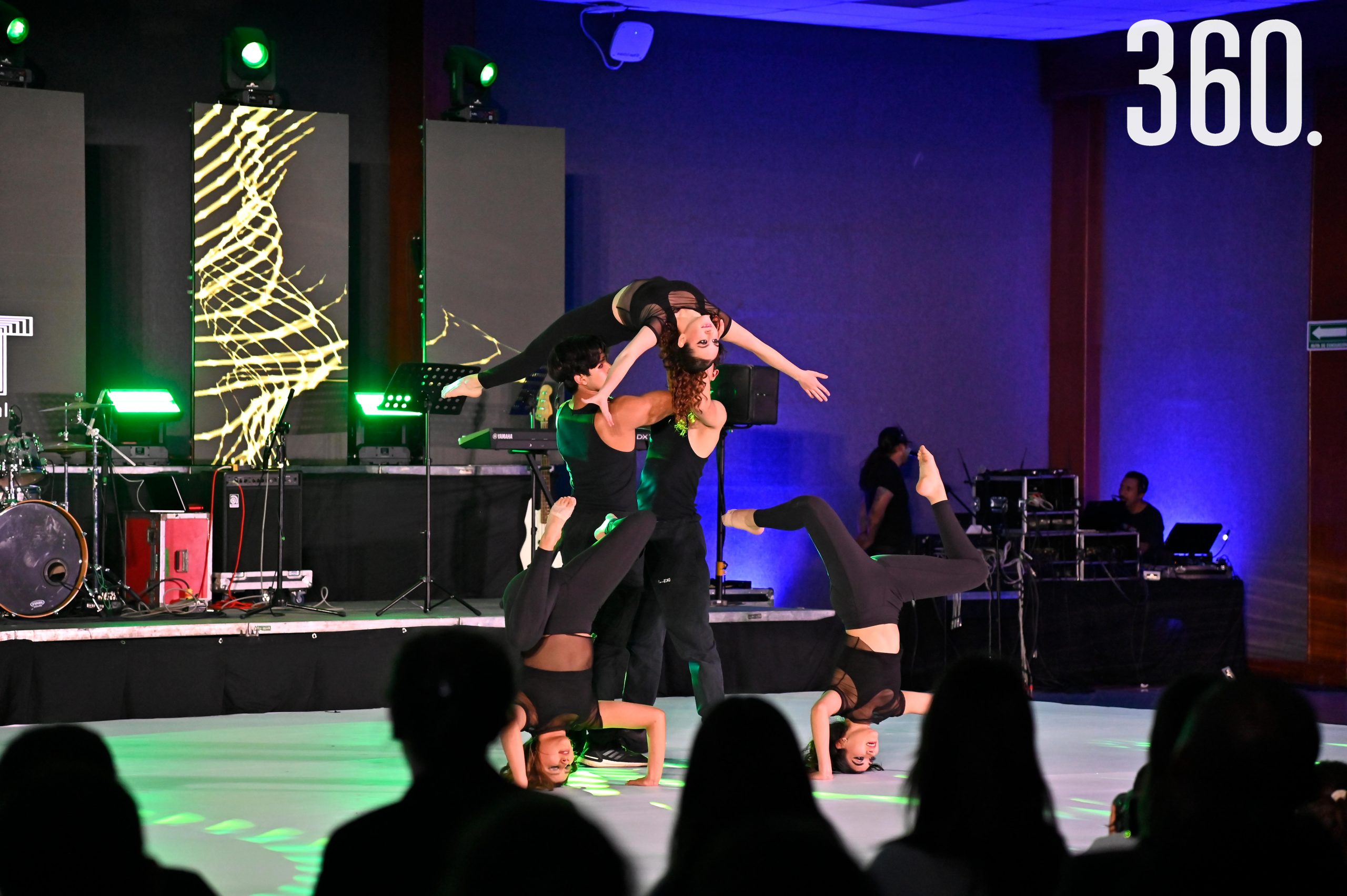 Los alumnos también presentaron números de baile.